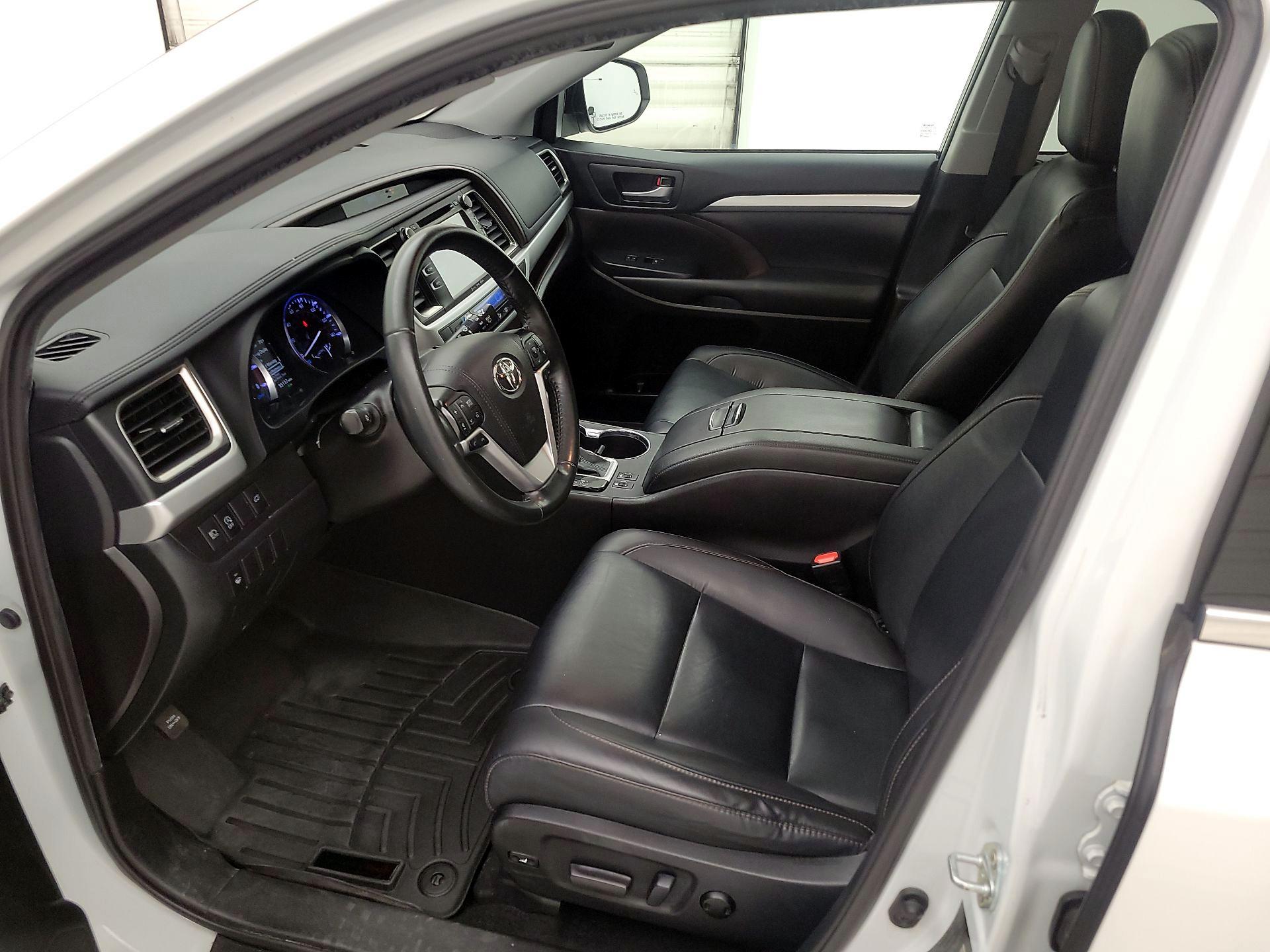 Thumbnail: 2019 Toyota Highlander - 11