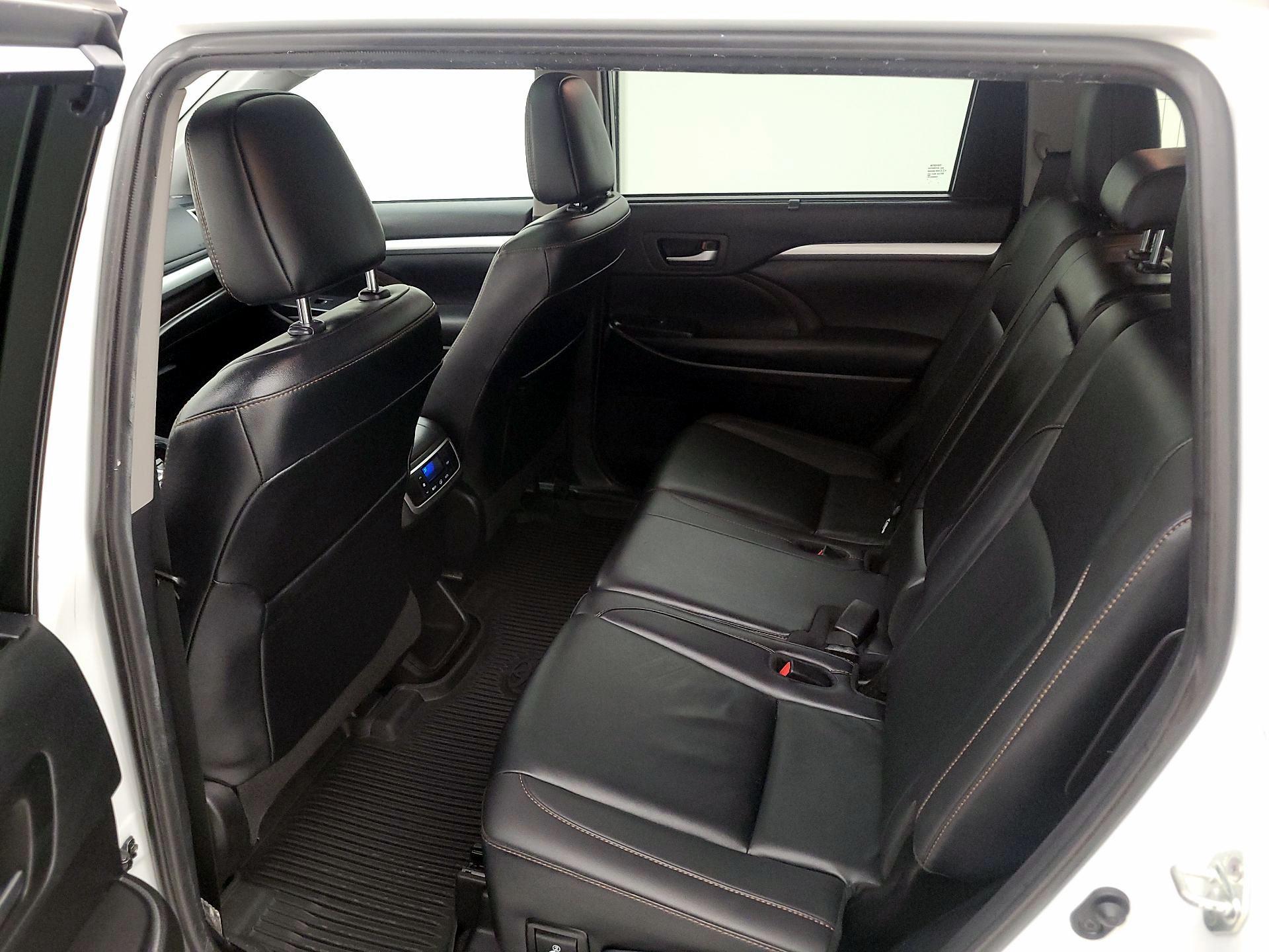 Thumbnail: 2019 Toyota Highlander - 19