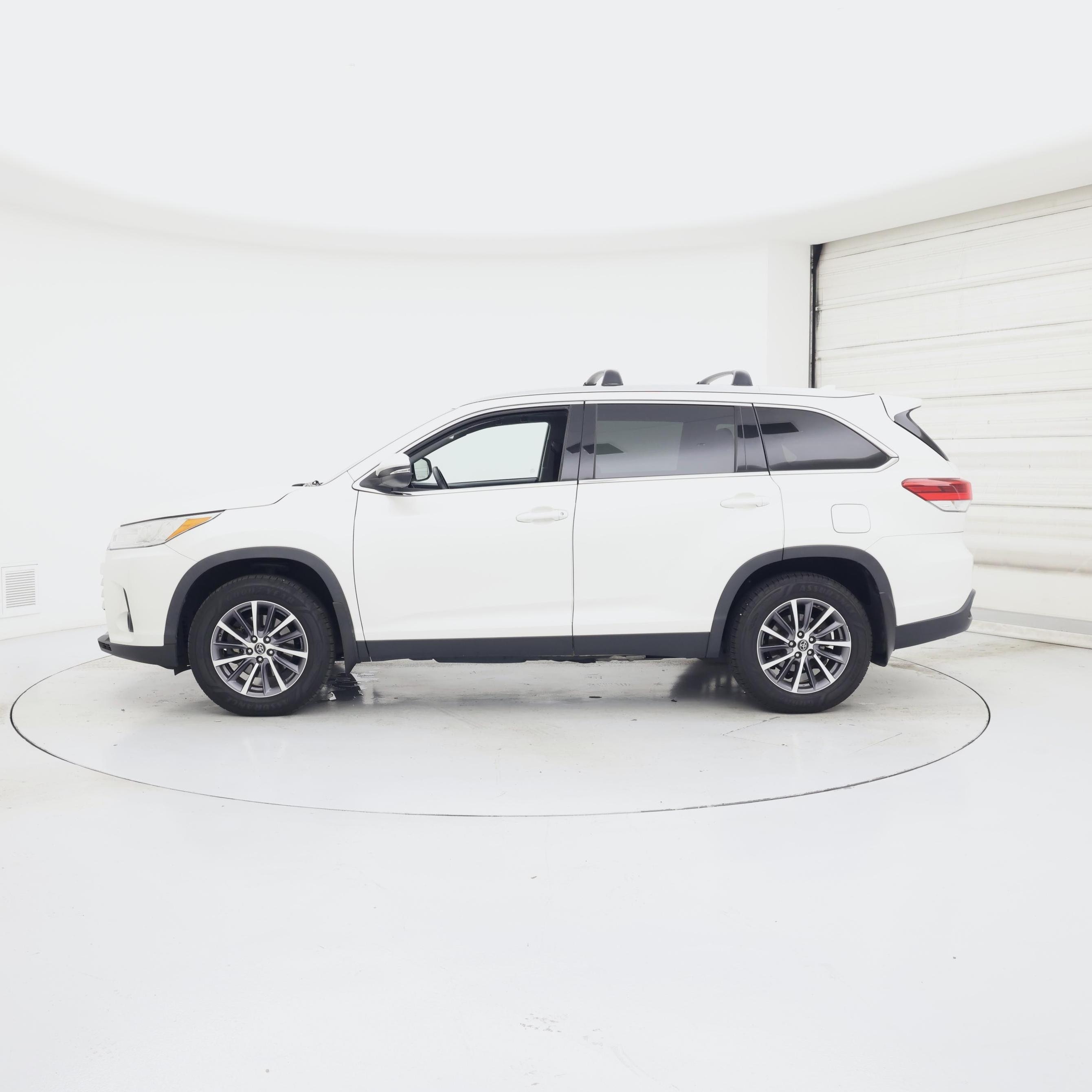 Thumbnail: 2019 Toyota Highlander - 3