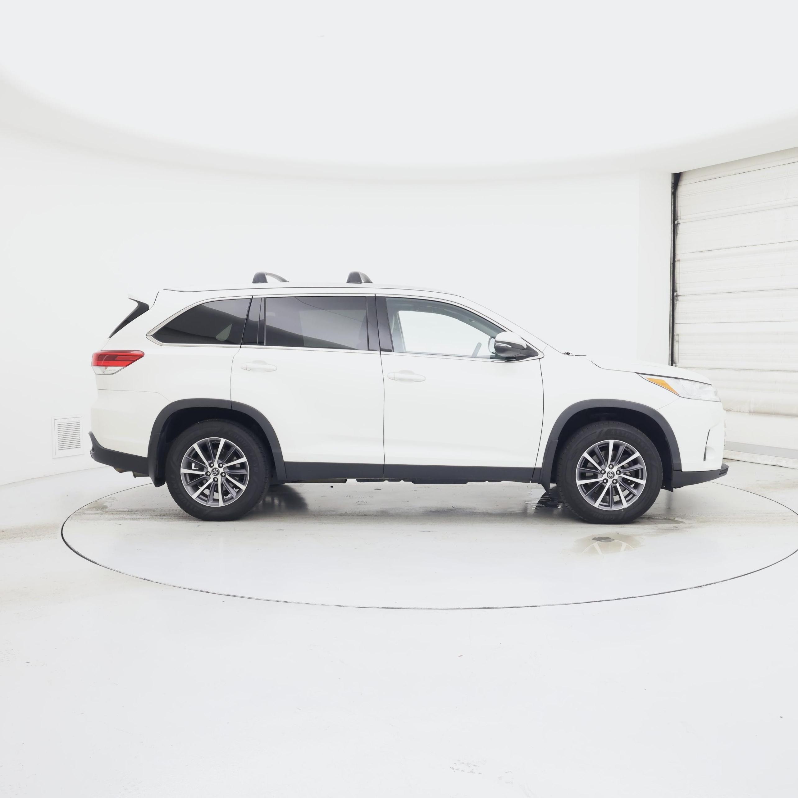 Thumbnail: 2019 Toyota Highlander - 7