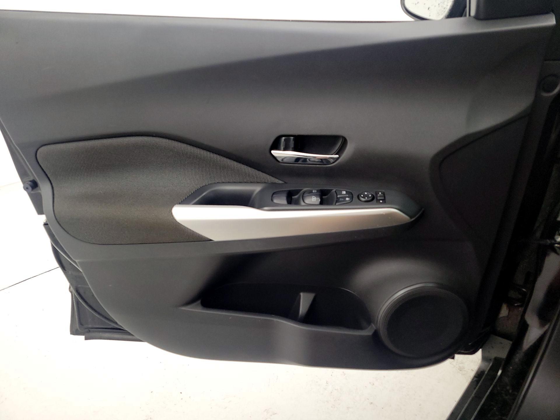 Thumbnail: 2019 Nissan Kicks - 12