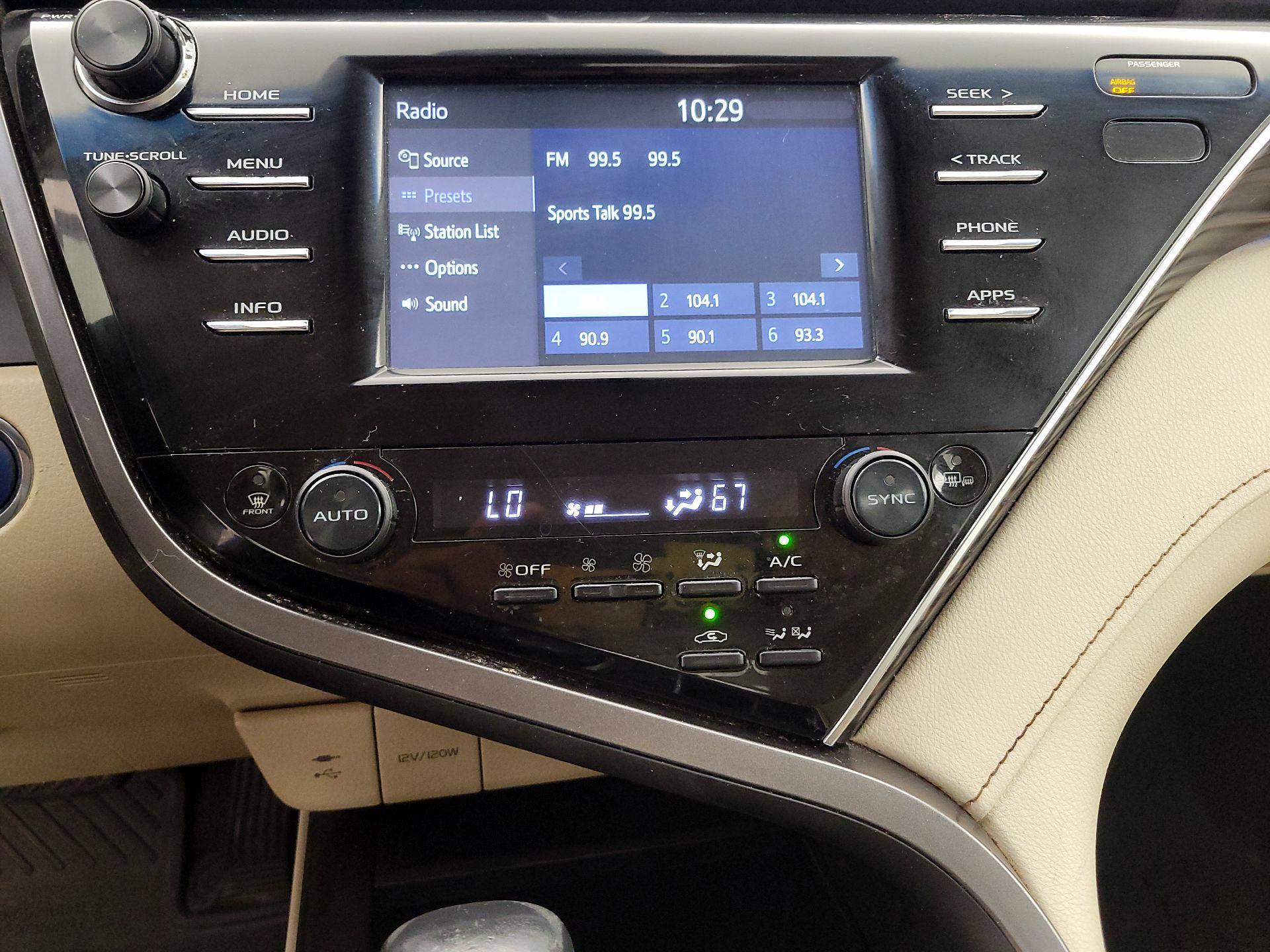 Thumbnail: 2018 Toyota Camry - 15