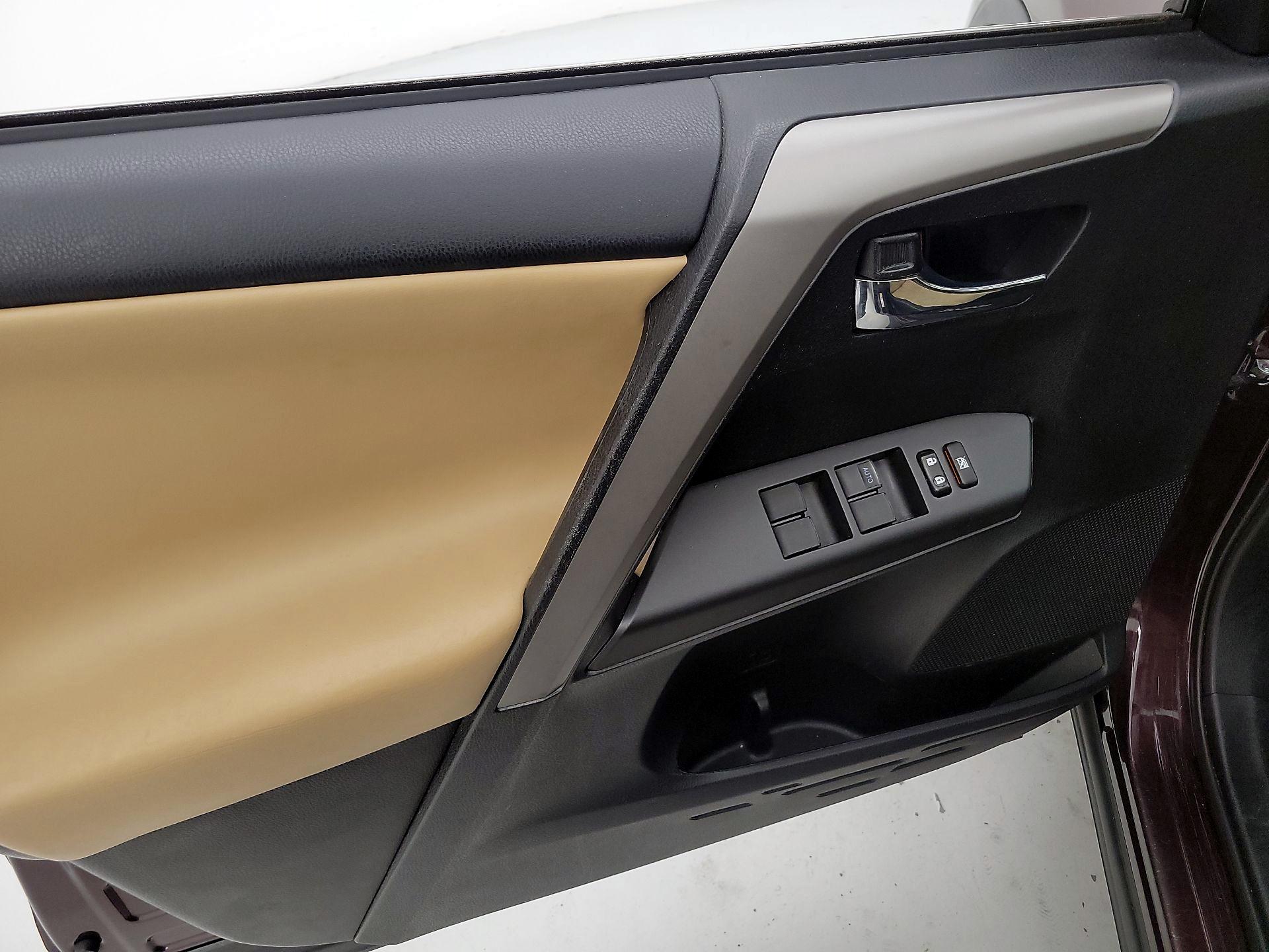 Thumbnail: 2018 Toyota RAV4 - 12