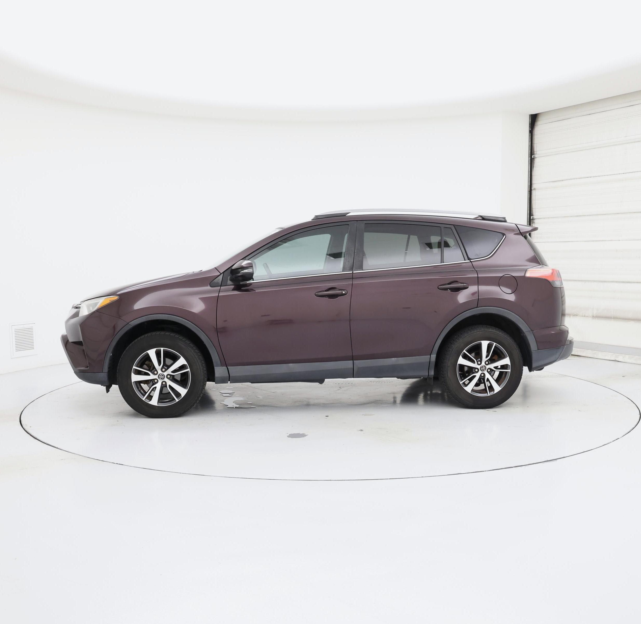 Thumbnail: 2018 Toyota RAV4 - 3