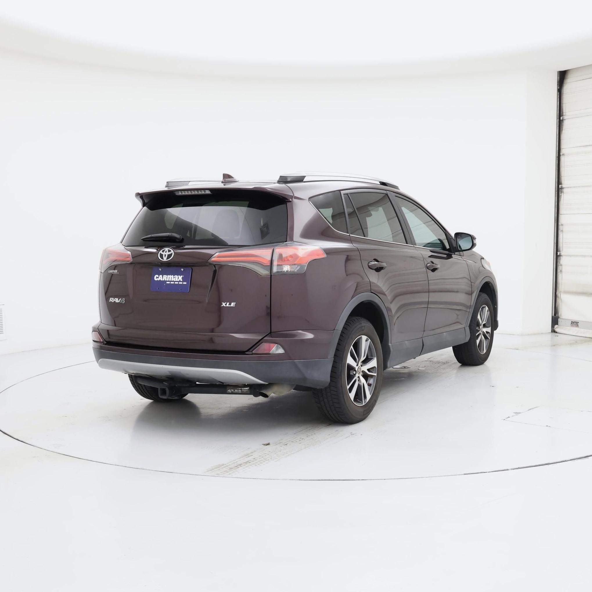 Thumbnail: 2018 Toyota RAV4 - 8