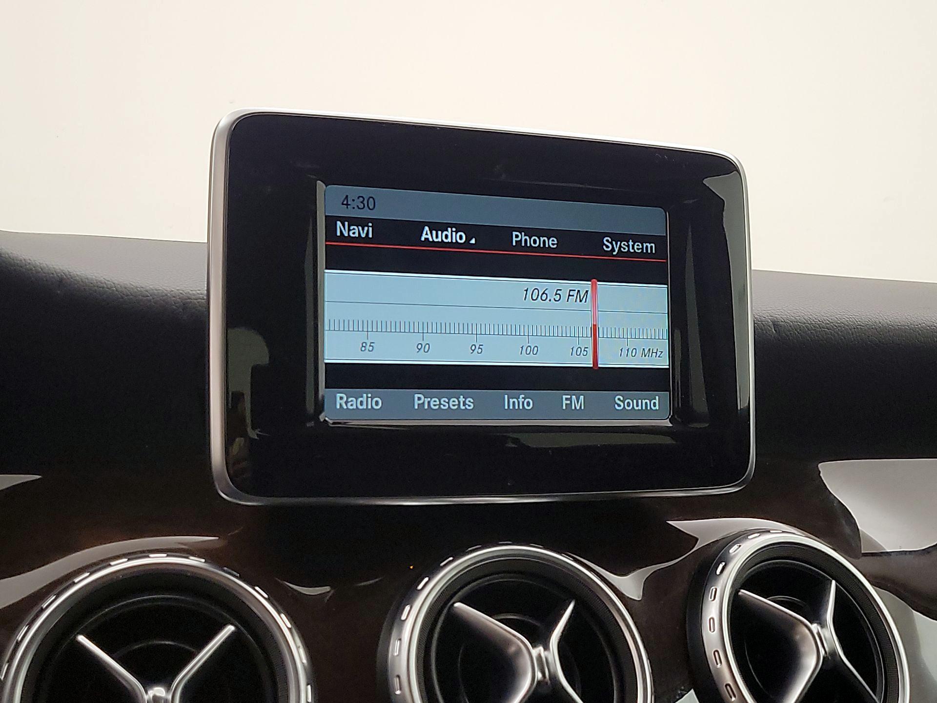 Thumbnail: 2015 Mercedes-Benz GLA - 15