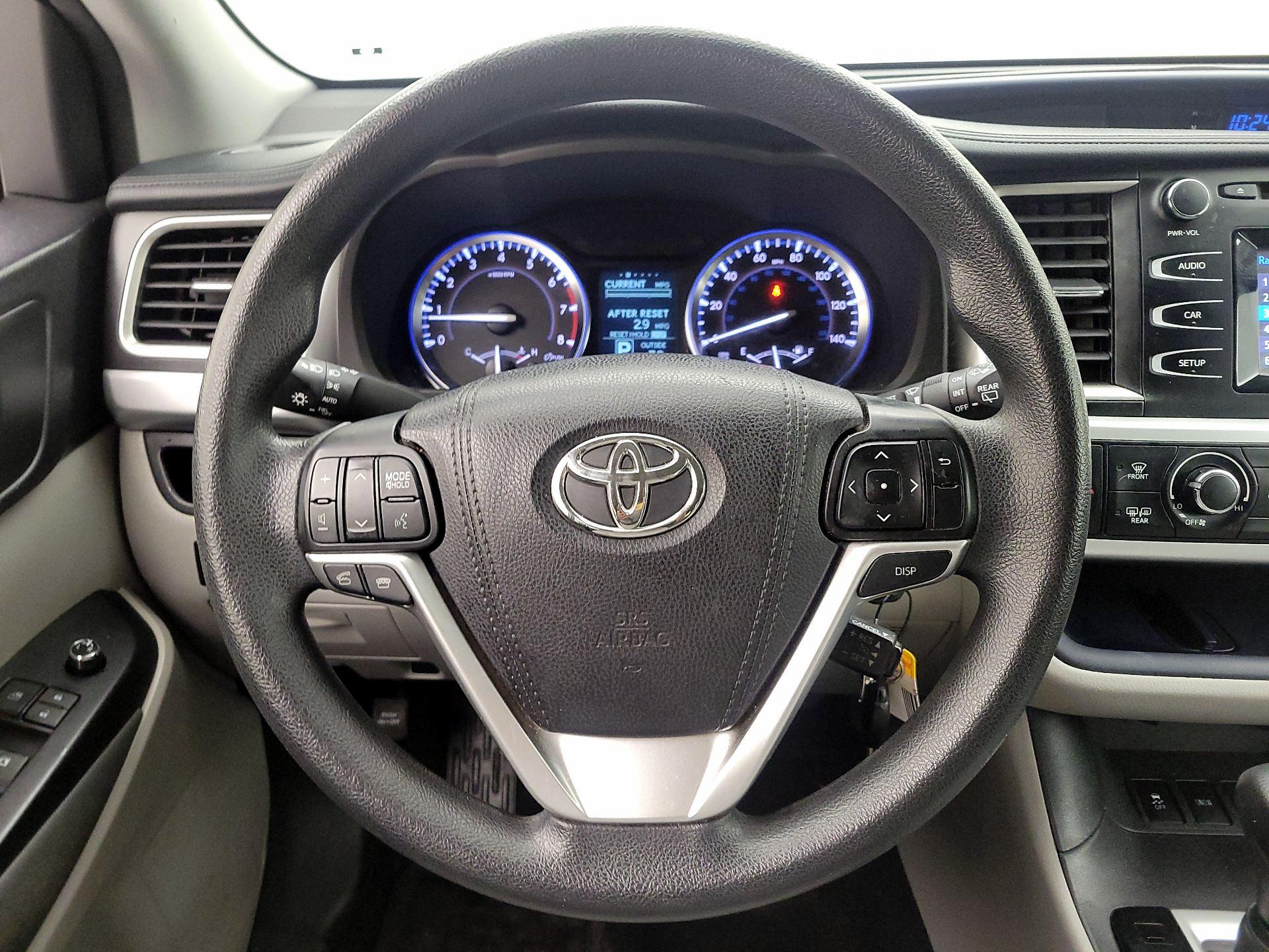 Thumbnail: 2015 Toyota Highlander - 10