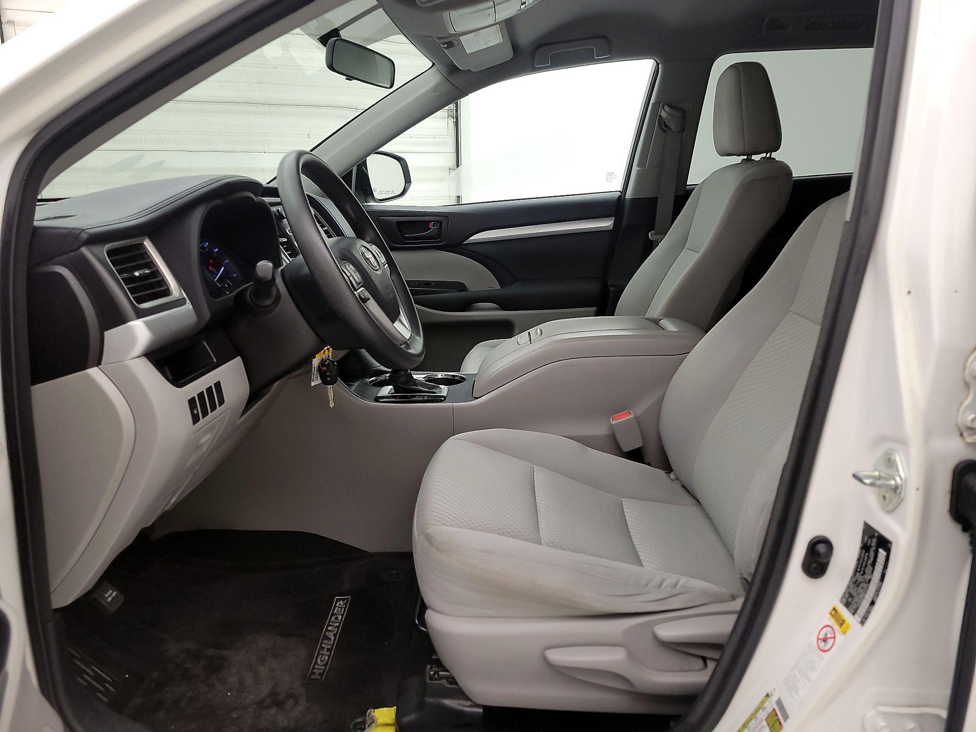 Thumbnail: 2015 Toyota Highlander - 11