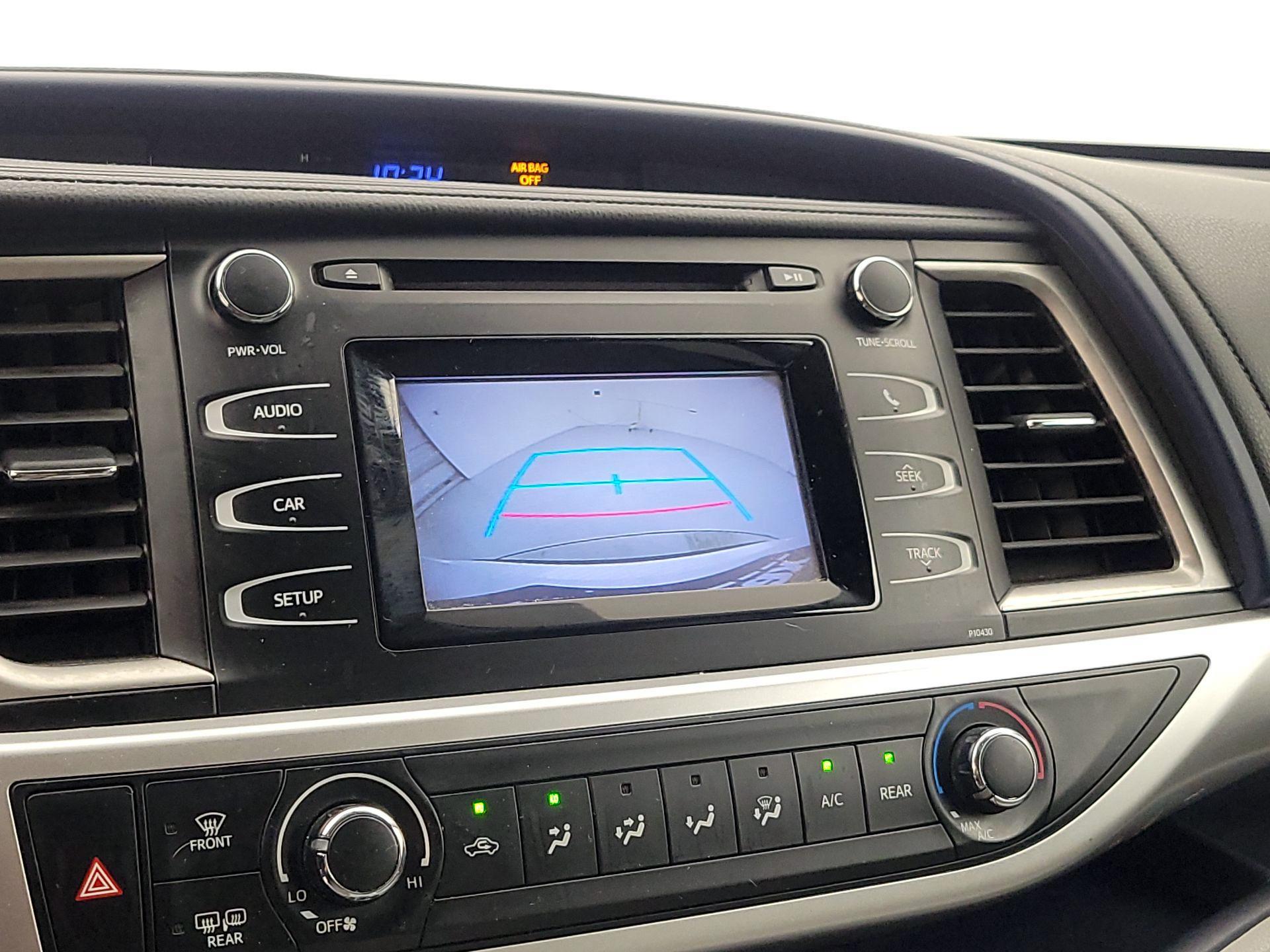 Thumbnail: 2015 Toyota Highlander - 14
