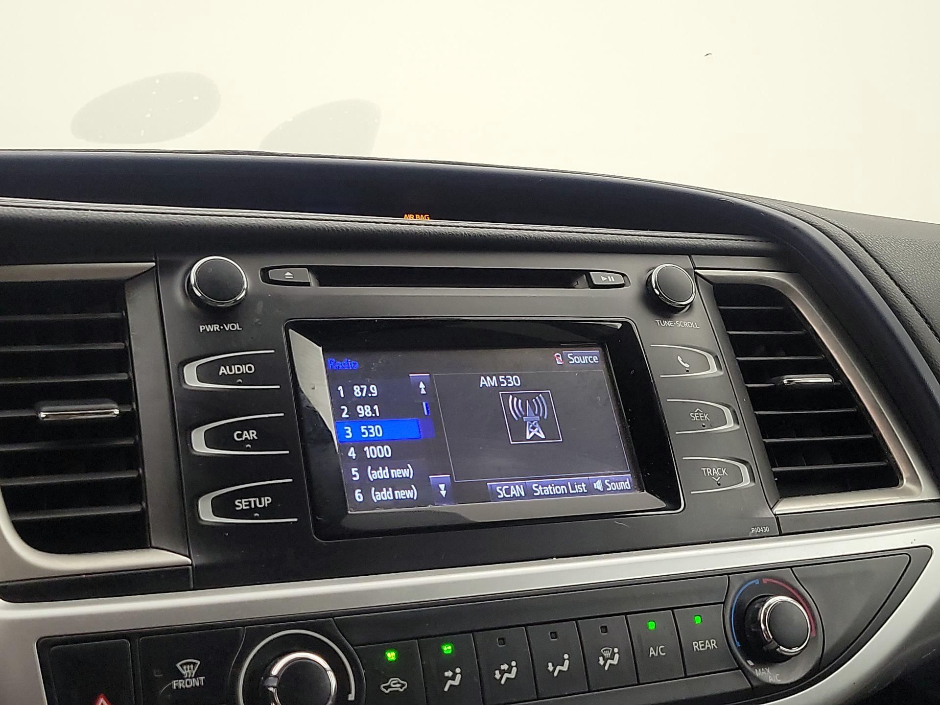 Thumbnail: 2015 Toyota Highlander - 15