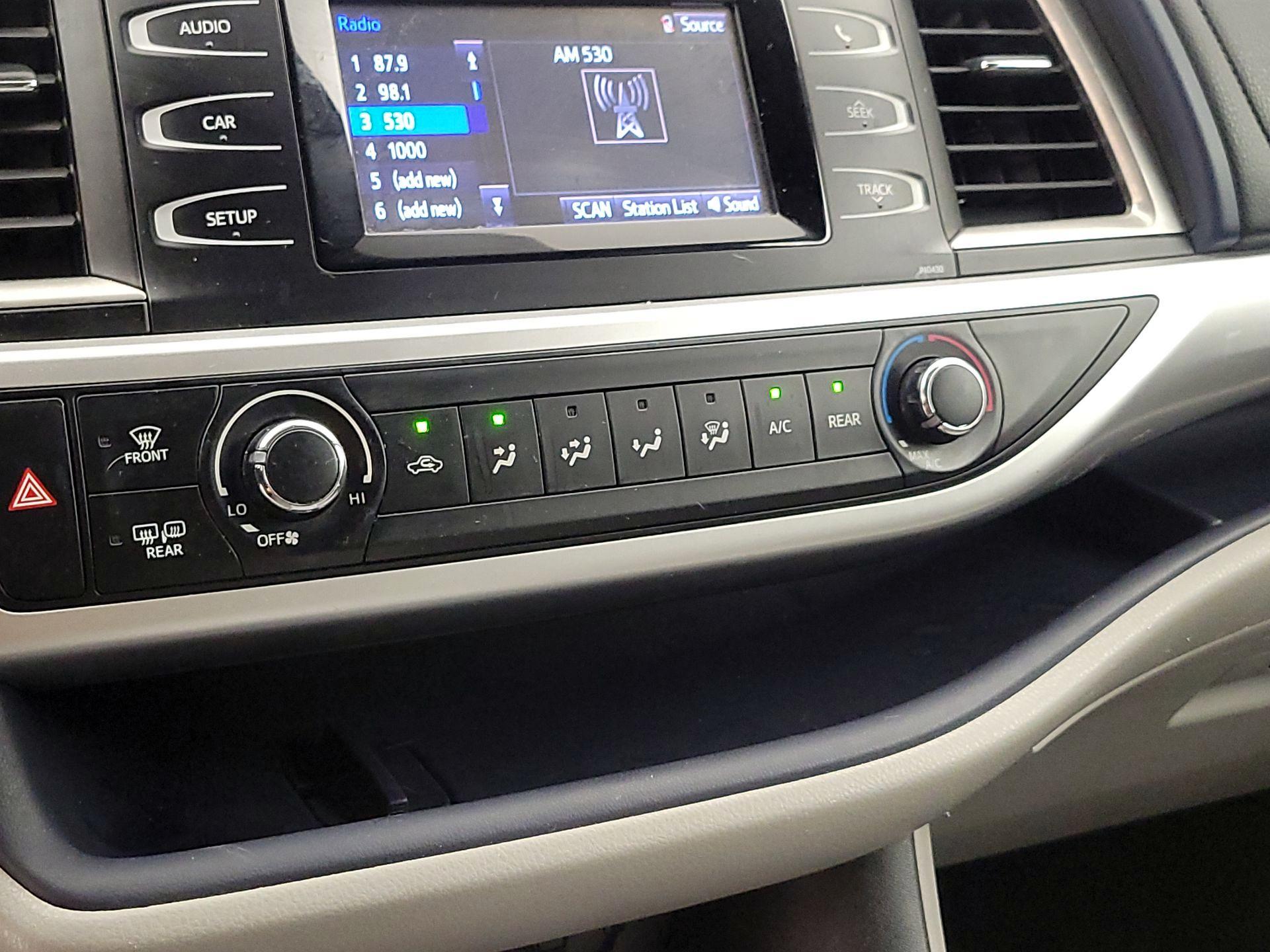 Thumbnail: 2015 Toyota Highlander - 16