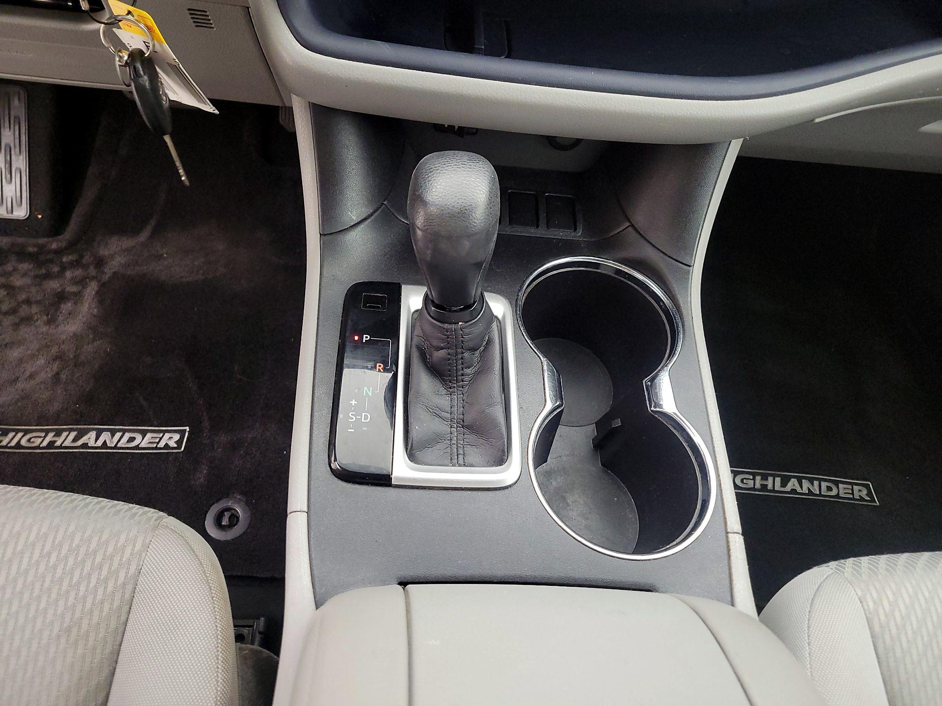 Thumbnail: 2015 Toyota Highlander - 17