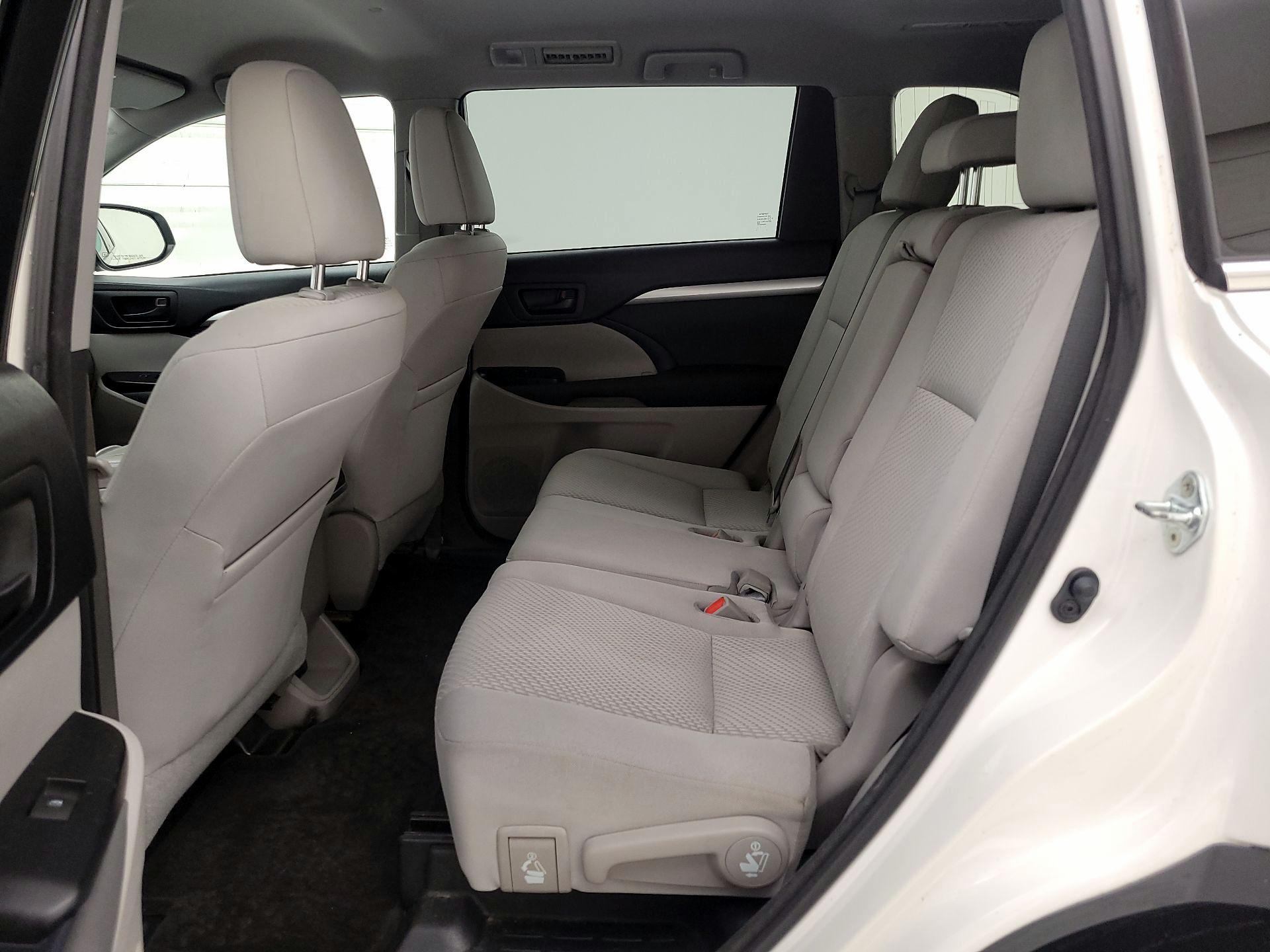 Thumbnail: 2015 Toyota Highlander - 19