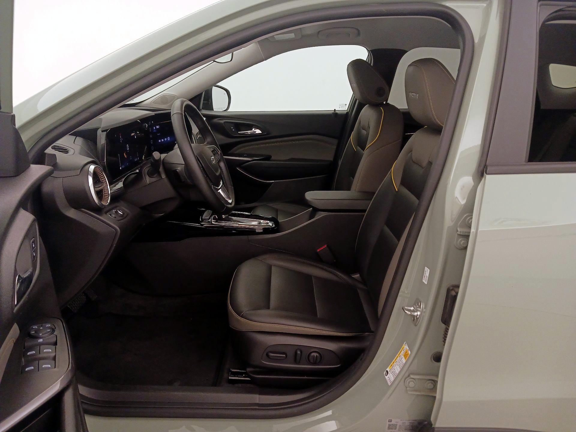 Thumbnail: 2025 Chevrolet Trax - 11