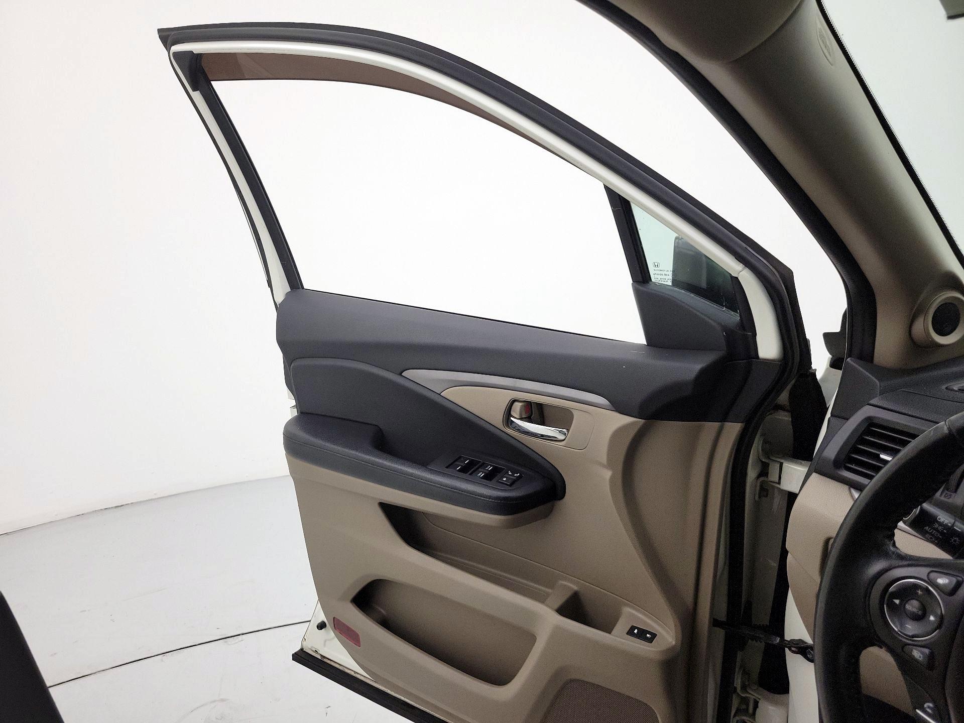 Thumbnail: 2016 Honda Pilot - 12