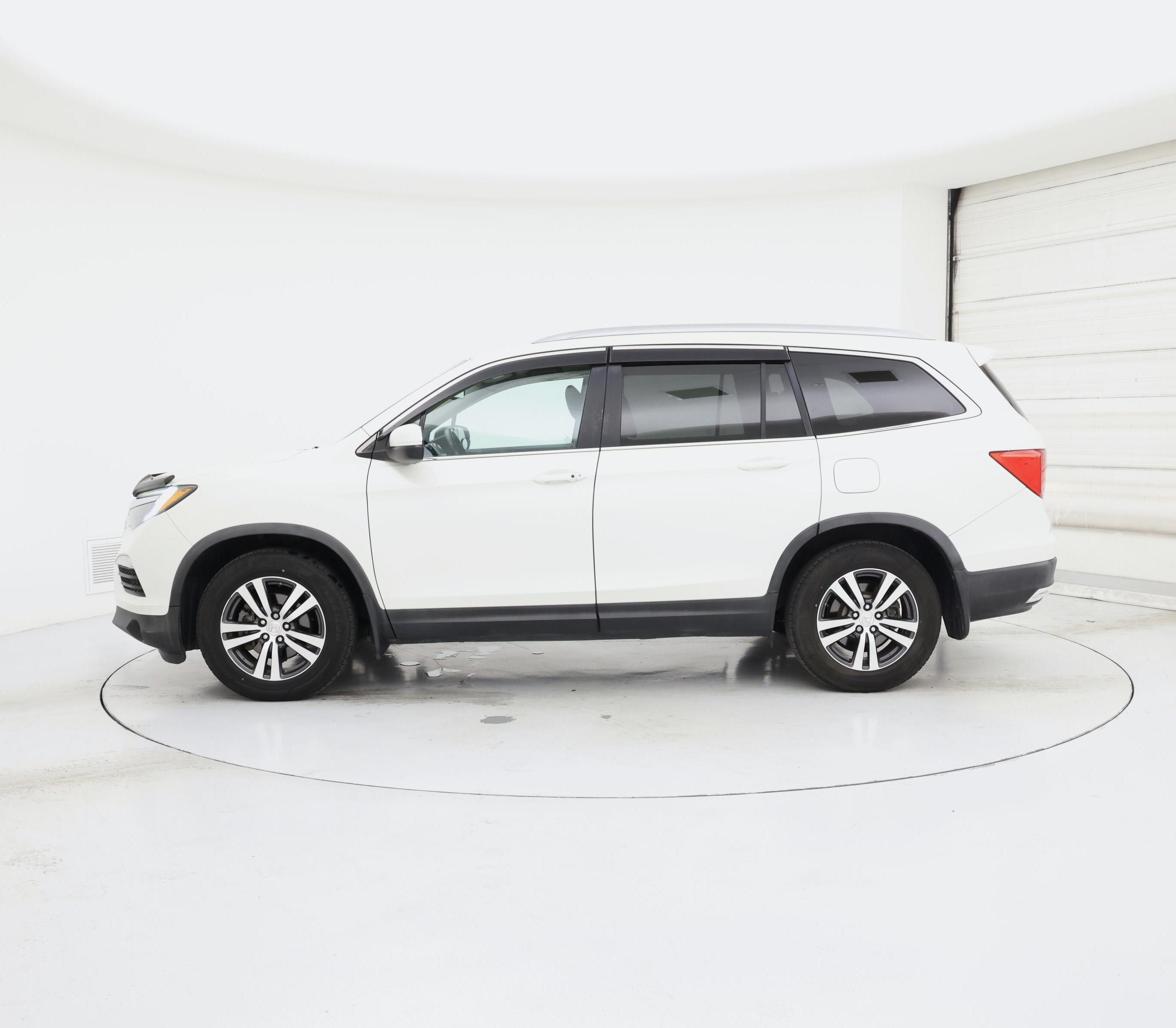 Thumbnail: 2016 Honda Pilot - 3