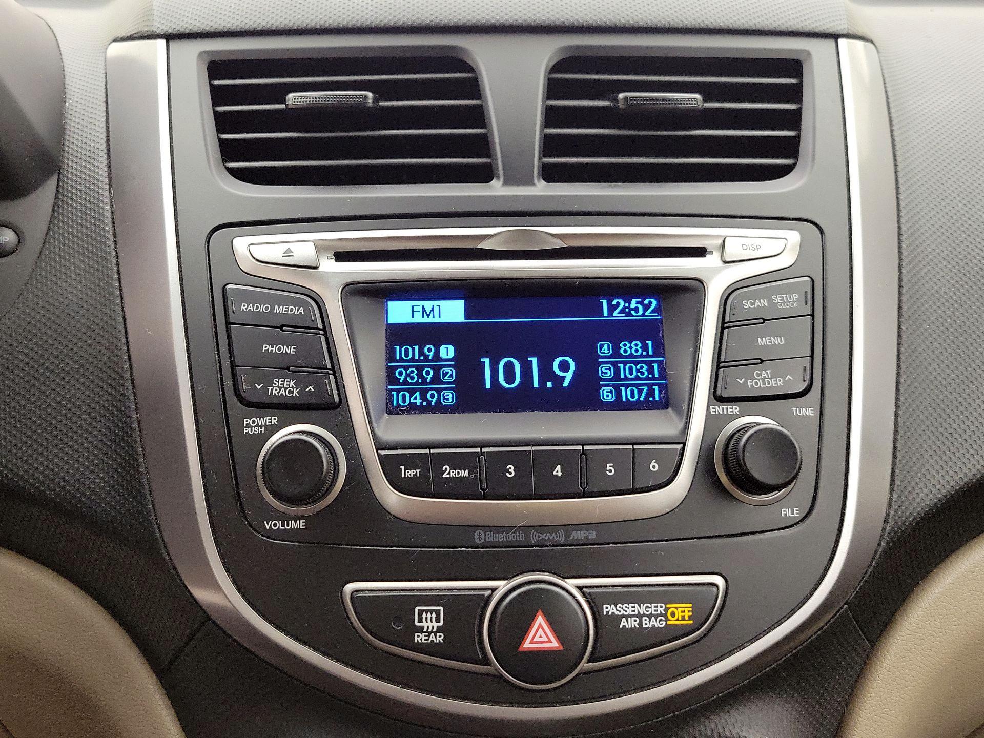 Thumbnail: 2015 Hyundai Accent - 14
