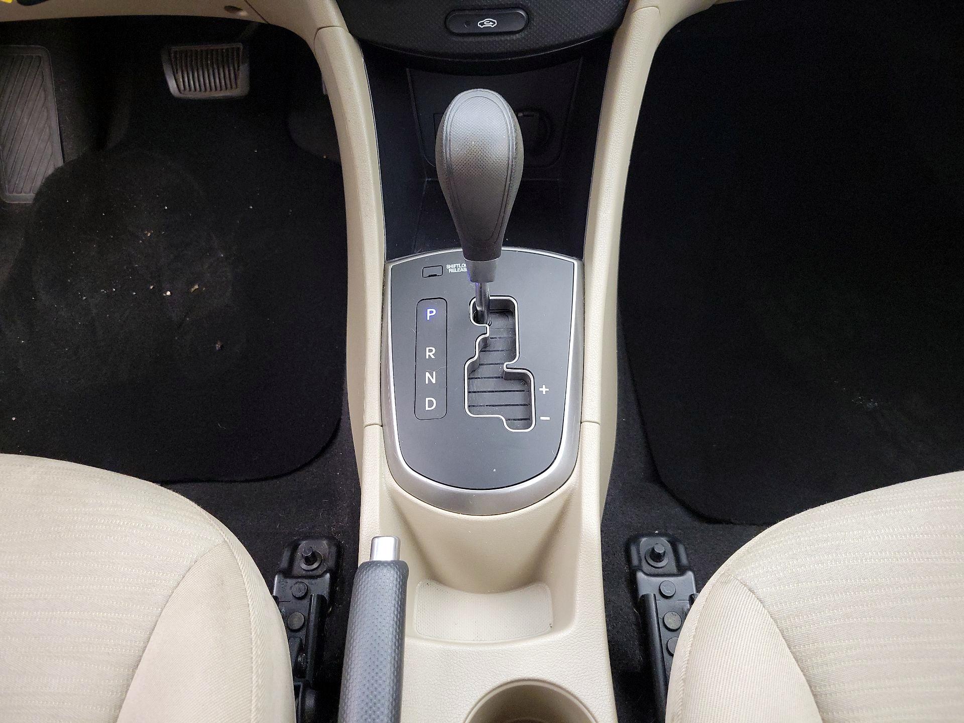 Thumbnail: 2015 Hyundai Accent - 16