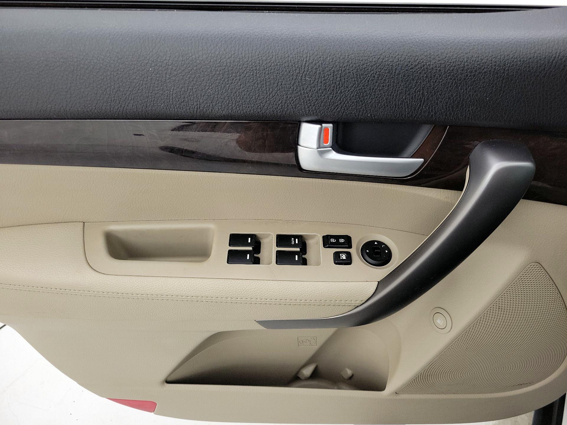 Thumbnail: 2015 Kia Sorento - 12