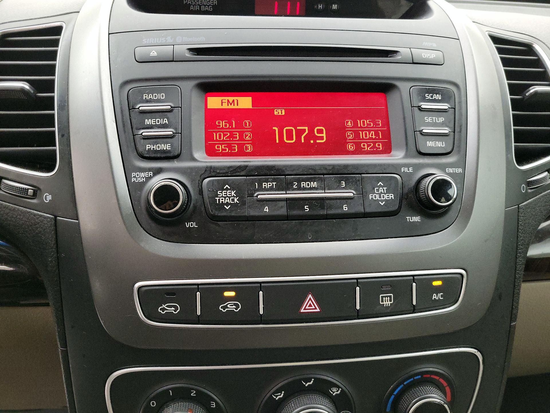Thumbnail: 2015 Kia Sorento - 14
