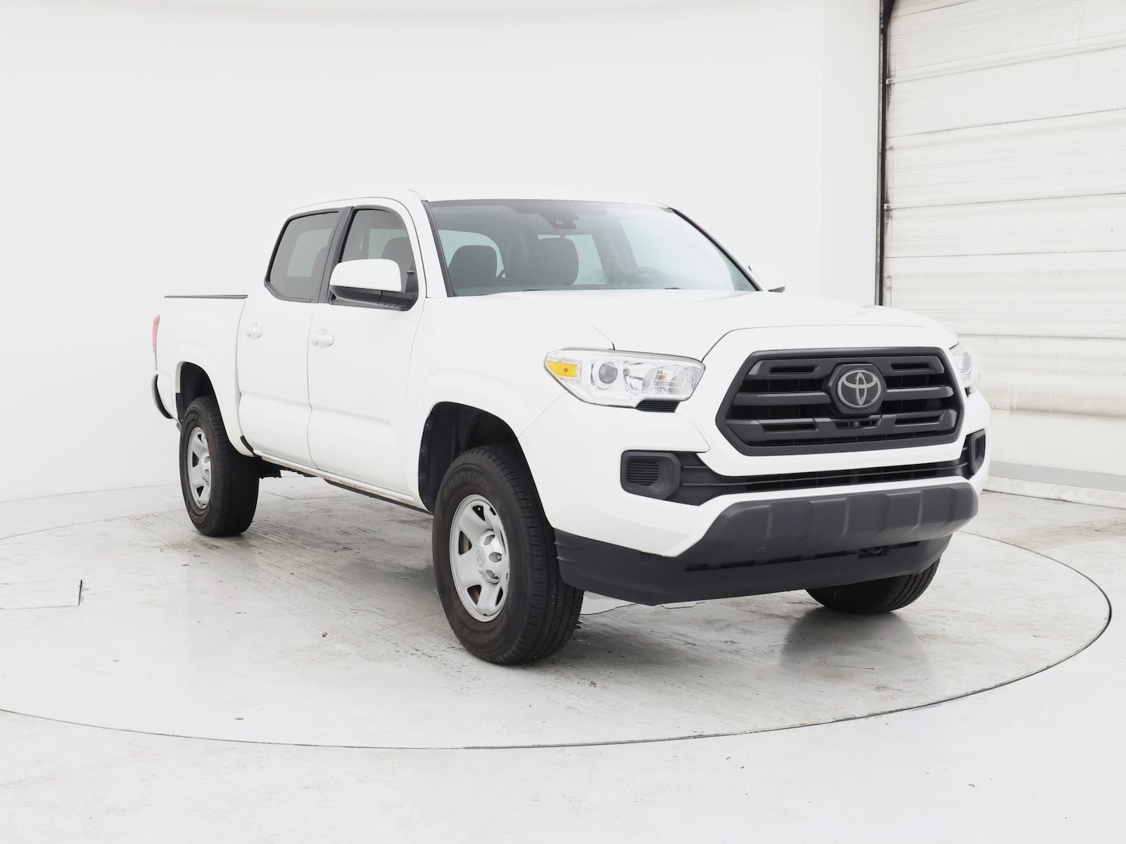 2018 Toyota Tacoma SR - Photo 2
