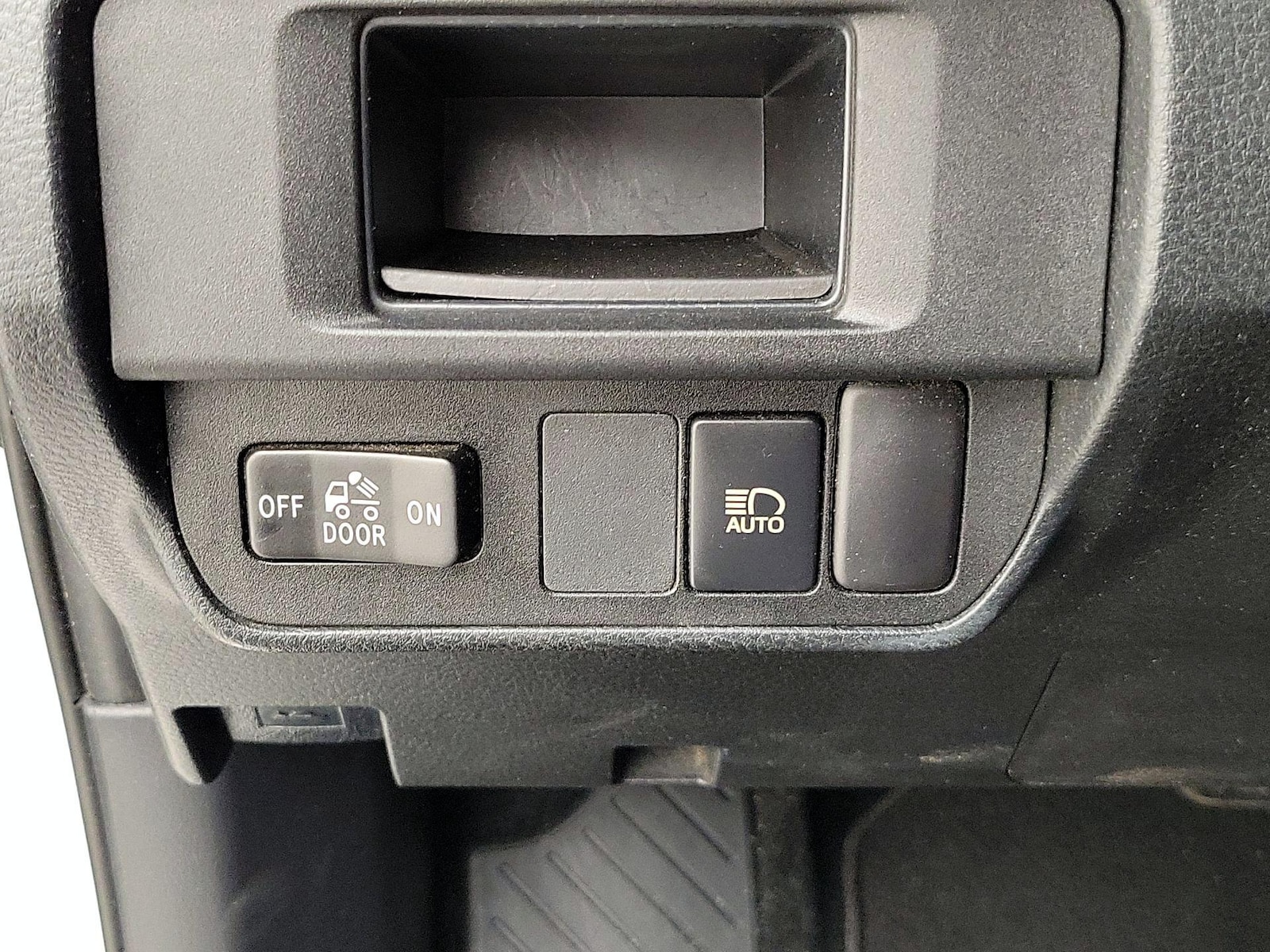2018 Toyota Tacoma SR - Photo 14