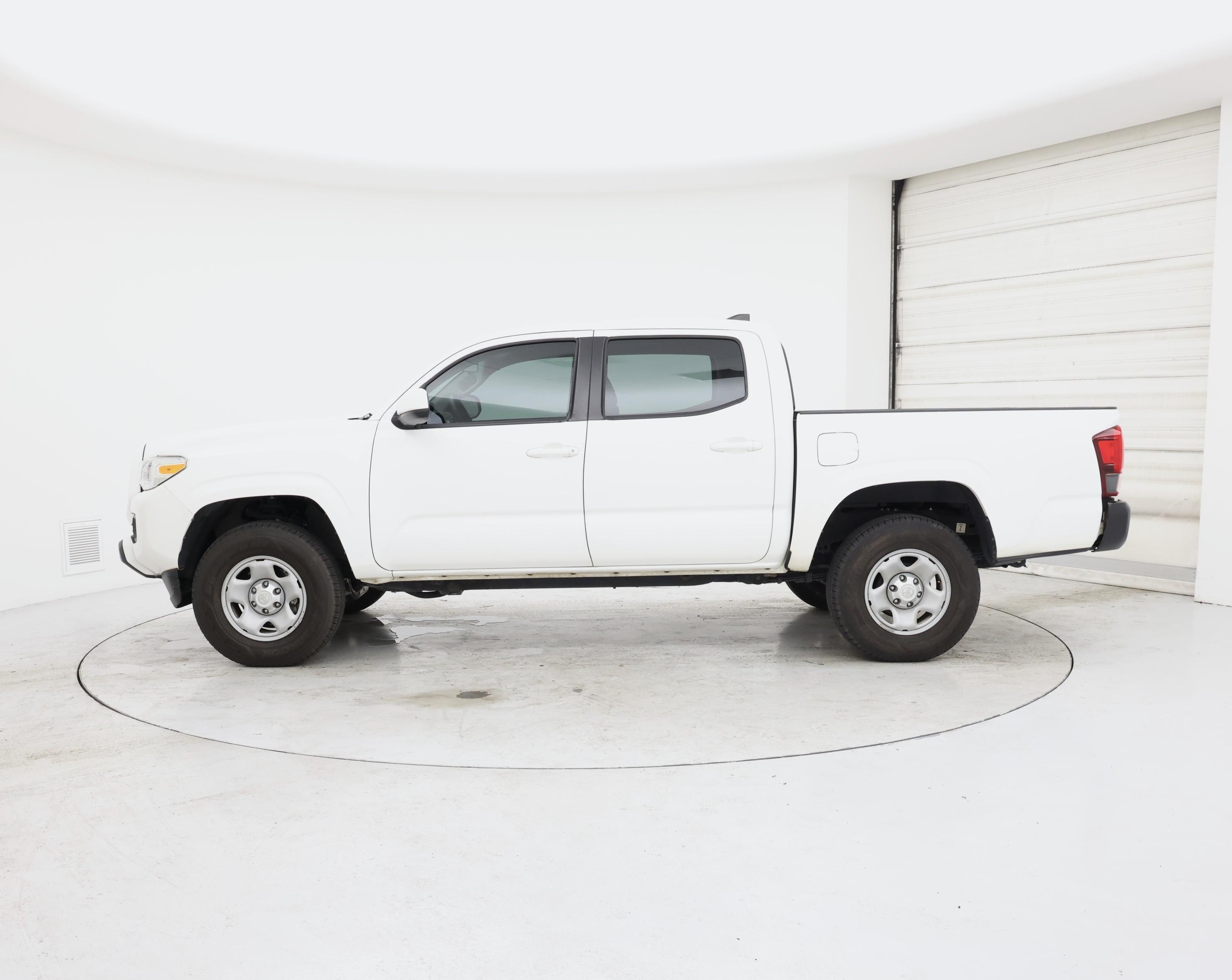Thumbnail: 2018 Toyota Tacoma - 3