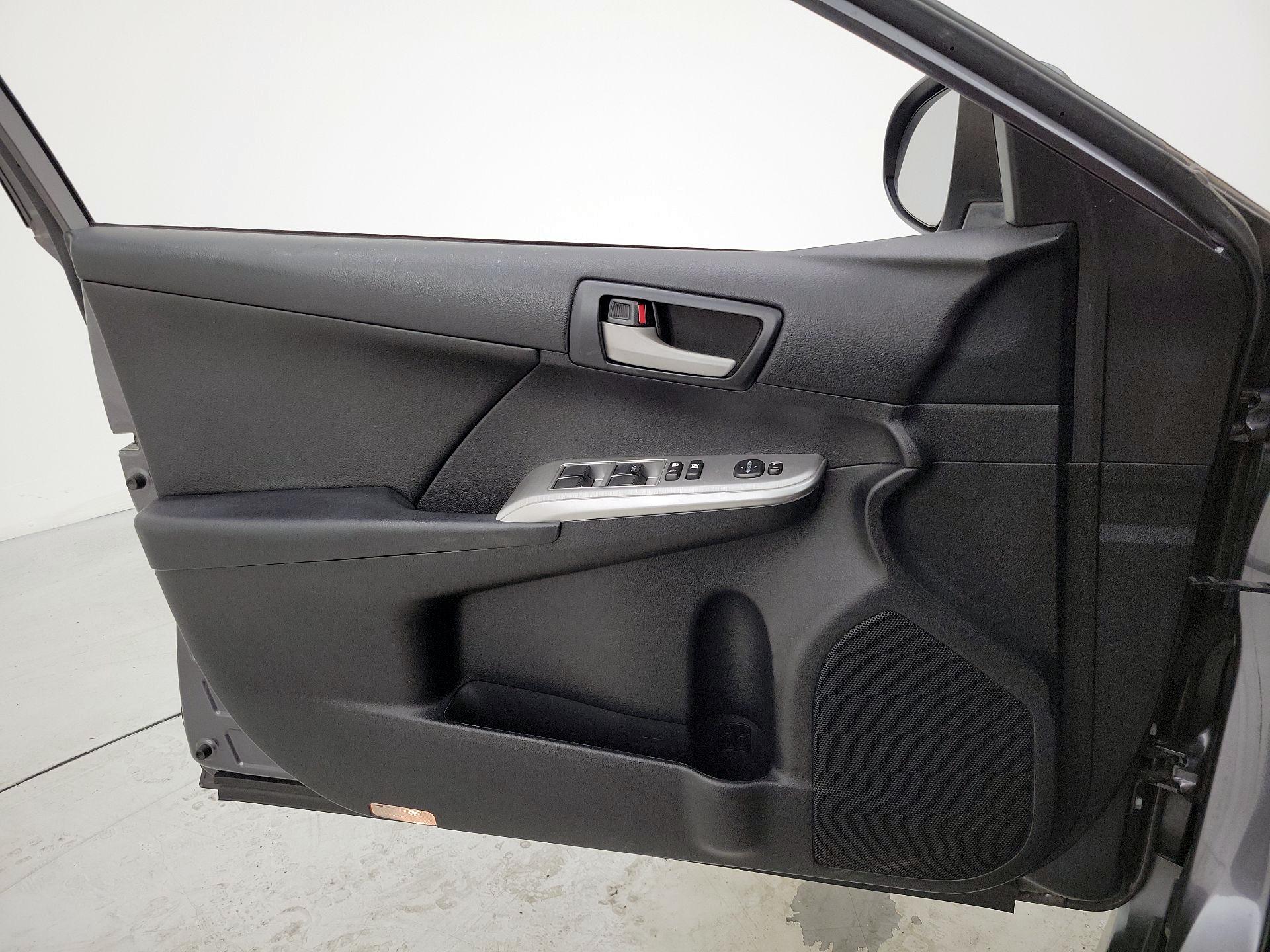 Thumbnail: 2014 Toyota Camry - 12