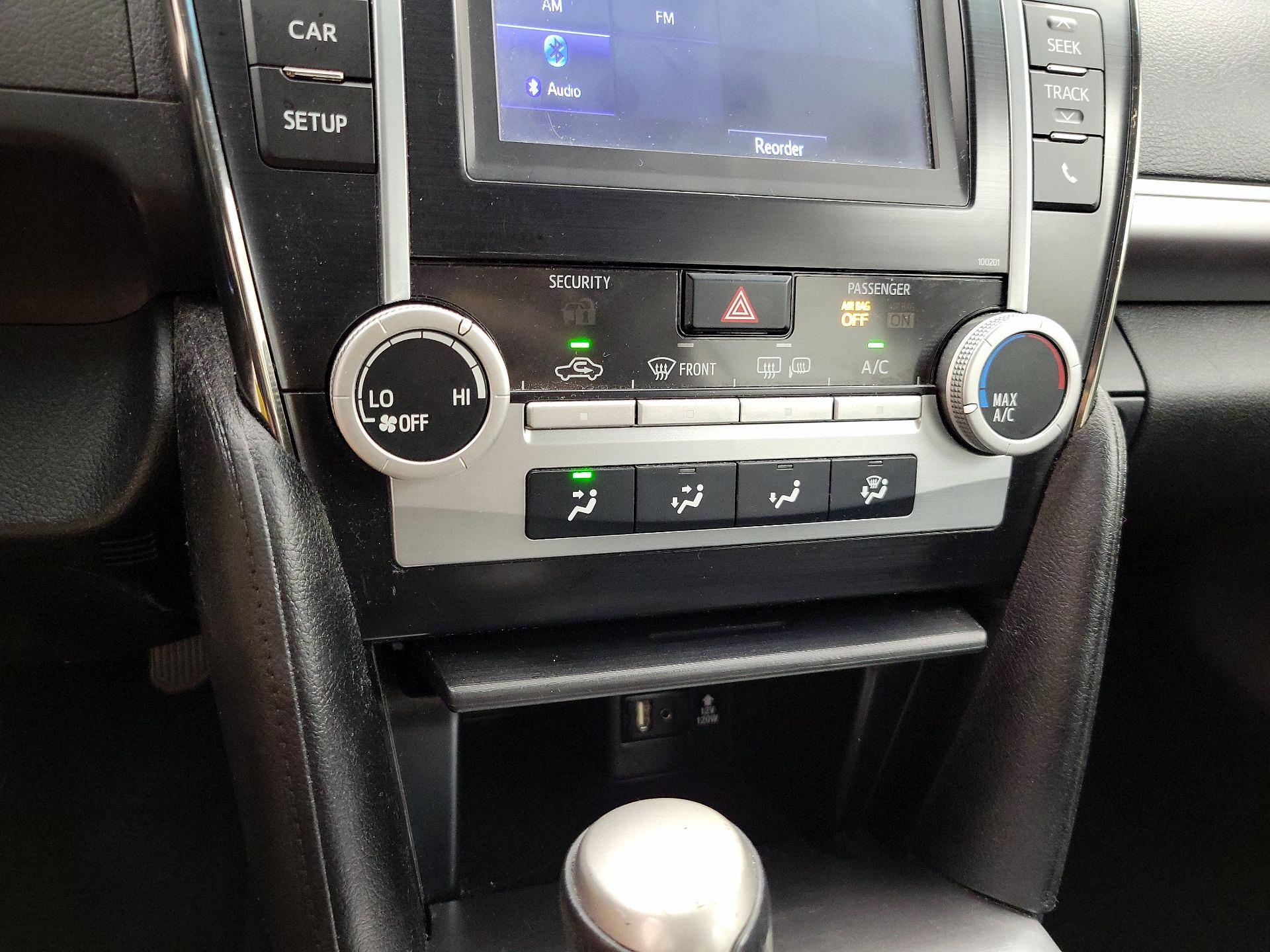 Thumbnail: 2014 Toyota Camry - 15