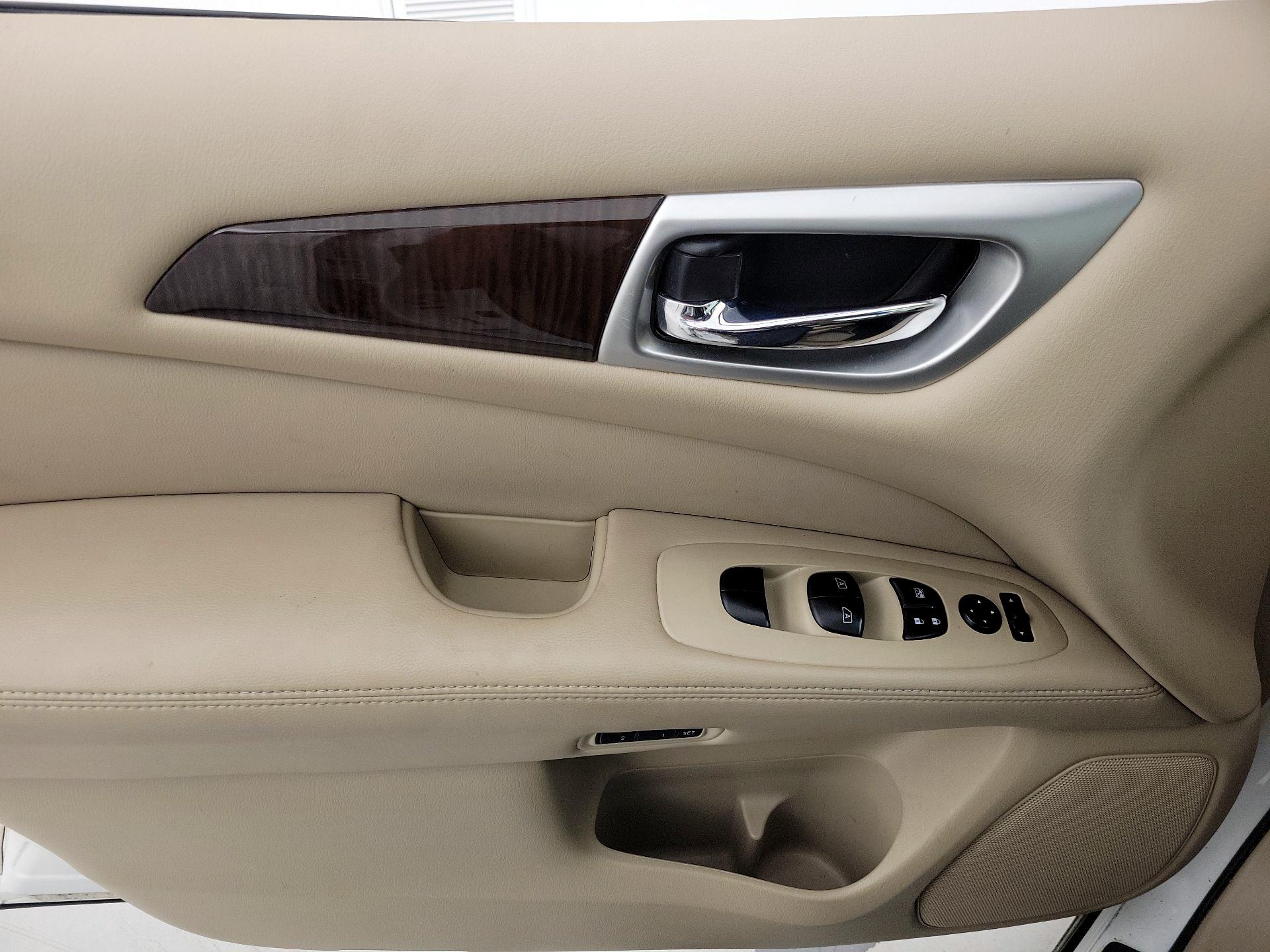 Thumbnail: 2014 Nissan Pathfinder - 12