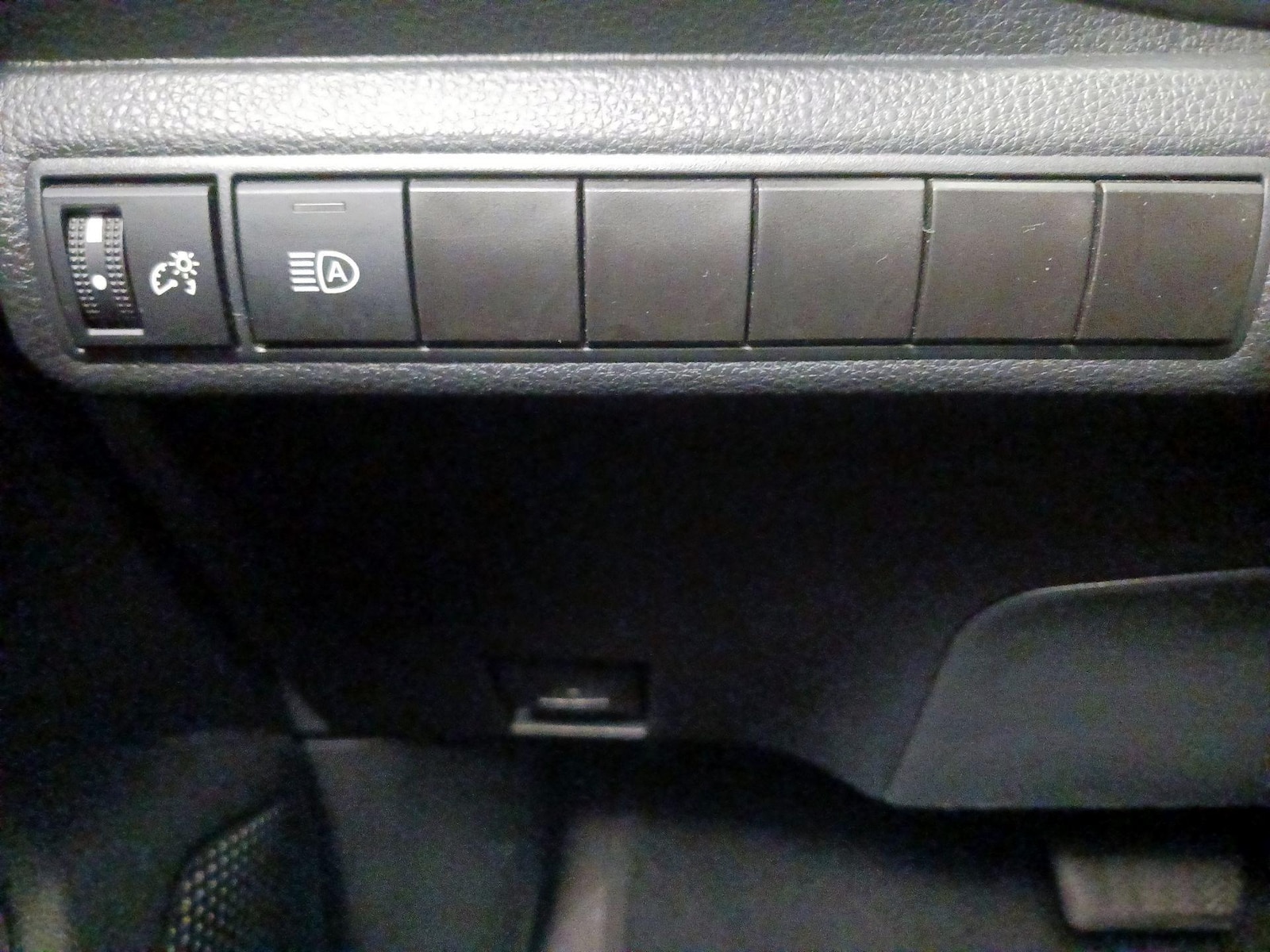 2024 Toyota Corolla LE - Photo 14