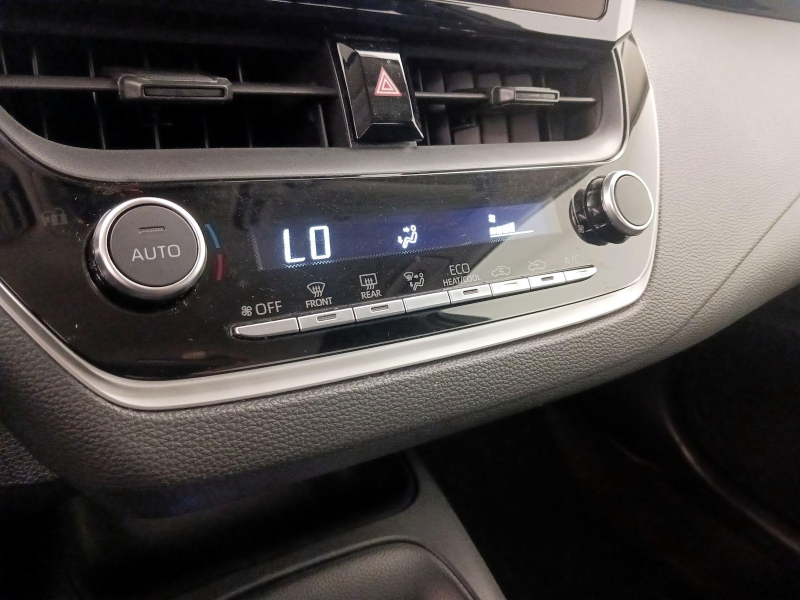 2024 Toyota Corolla LE - Photo 17
