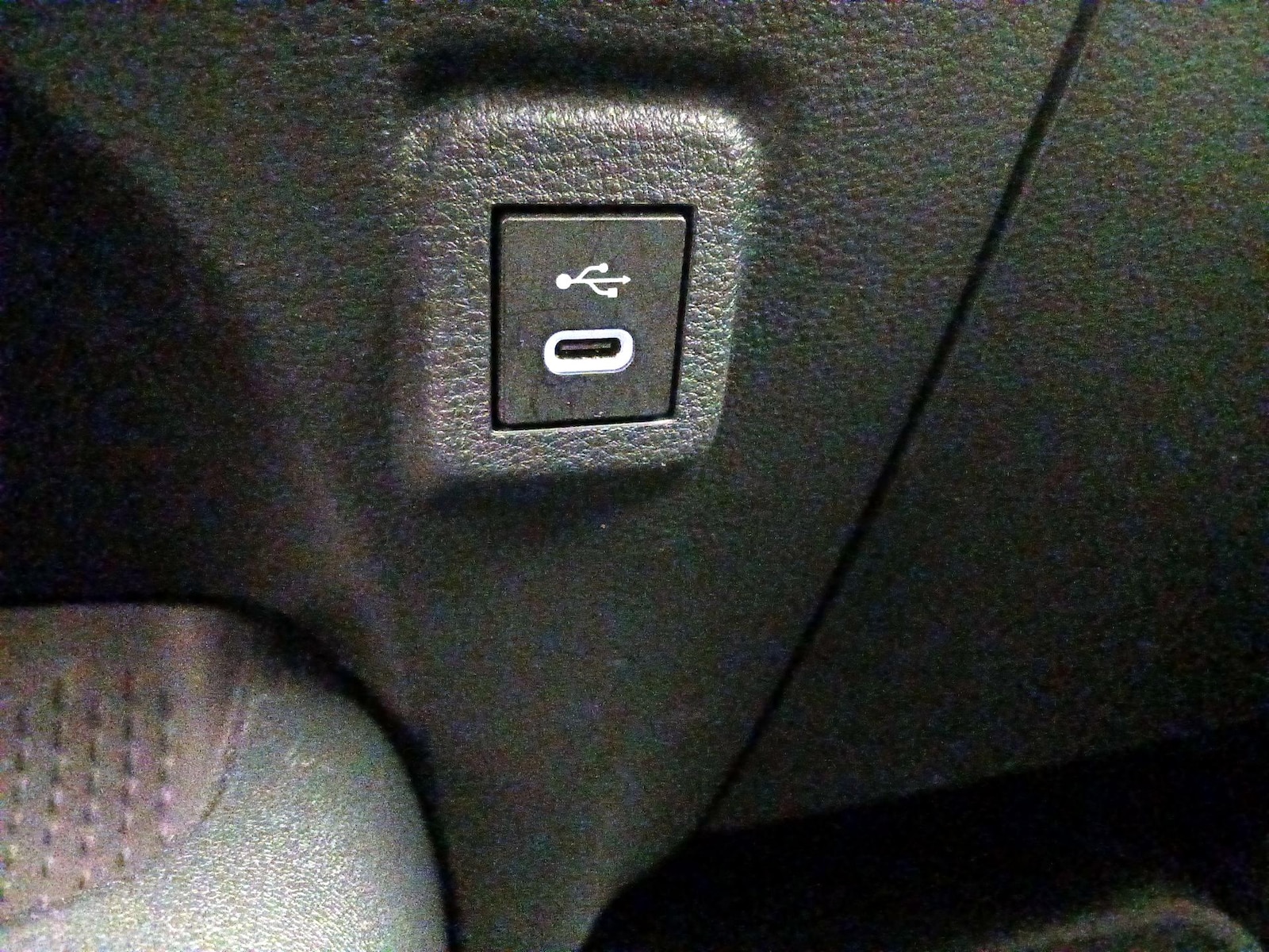2024 Toyota Corolla LE - Photo 19