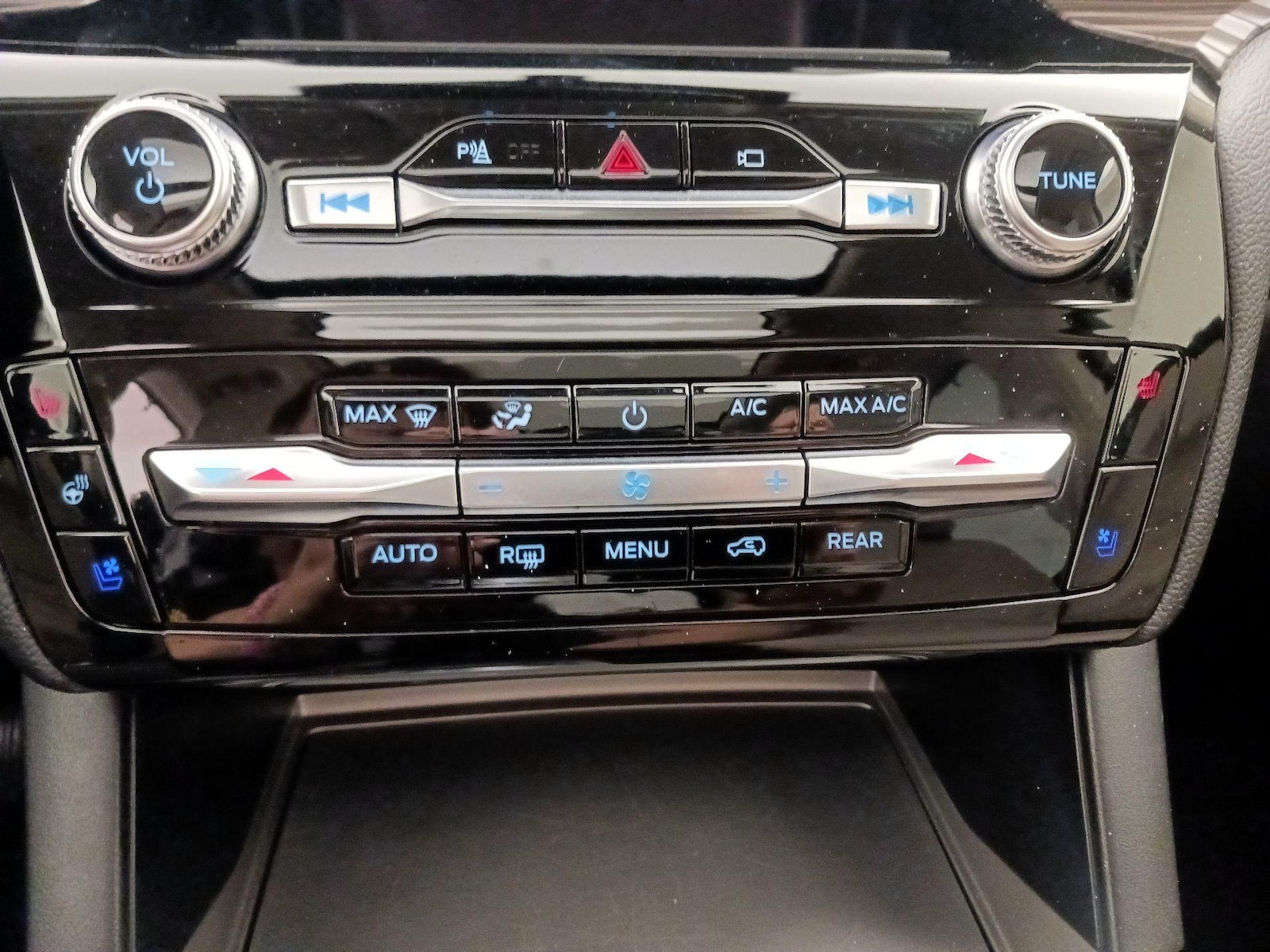 2023 Ford Explorer Limited - Photo 18