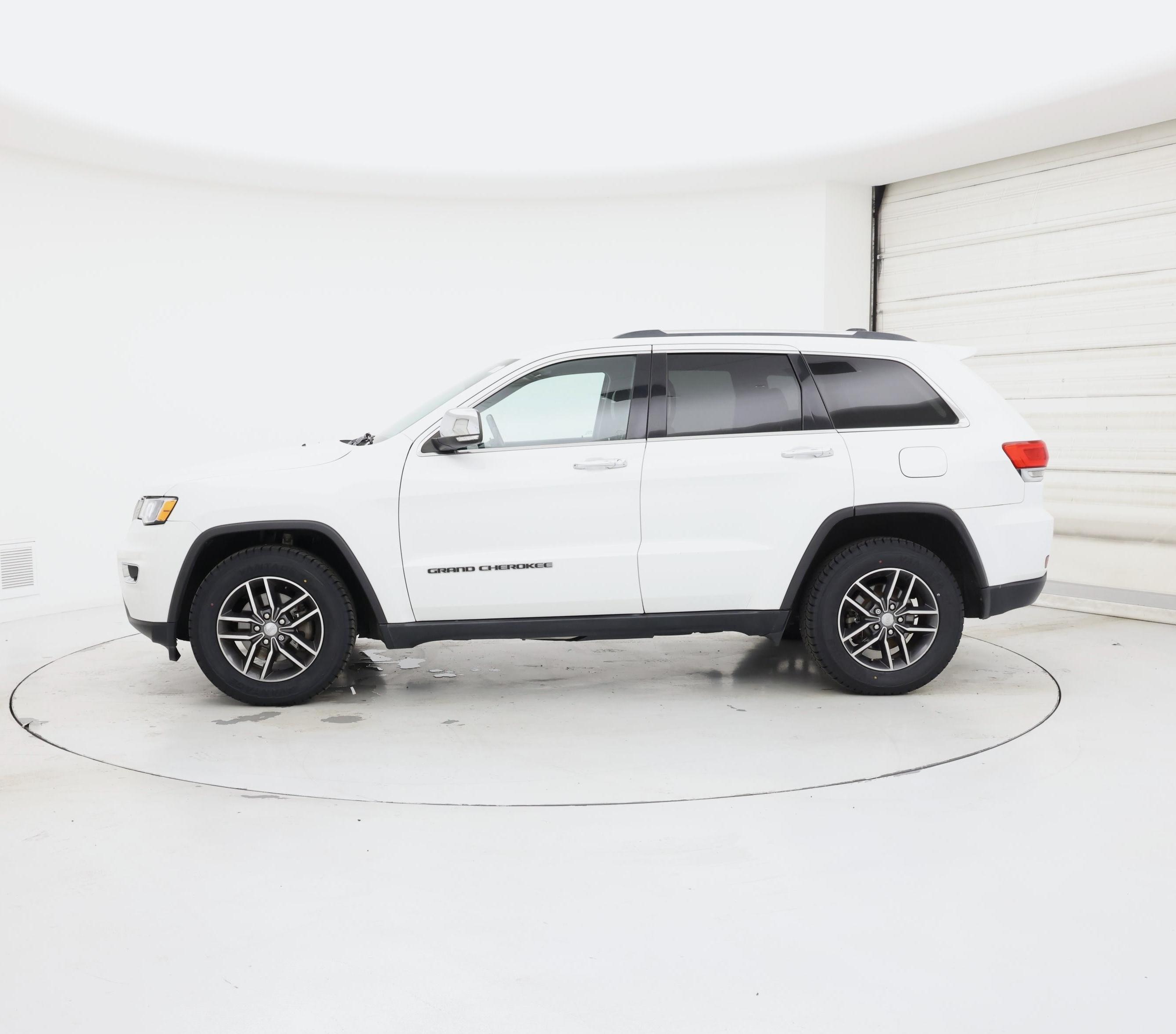 Thumbnail: 2017 Jeep Grand Cherokee - 3