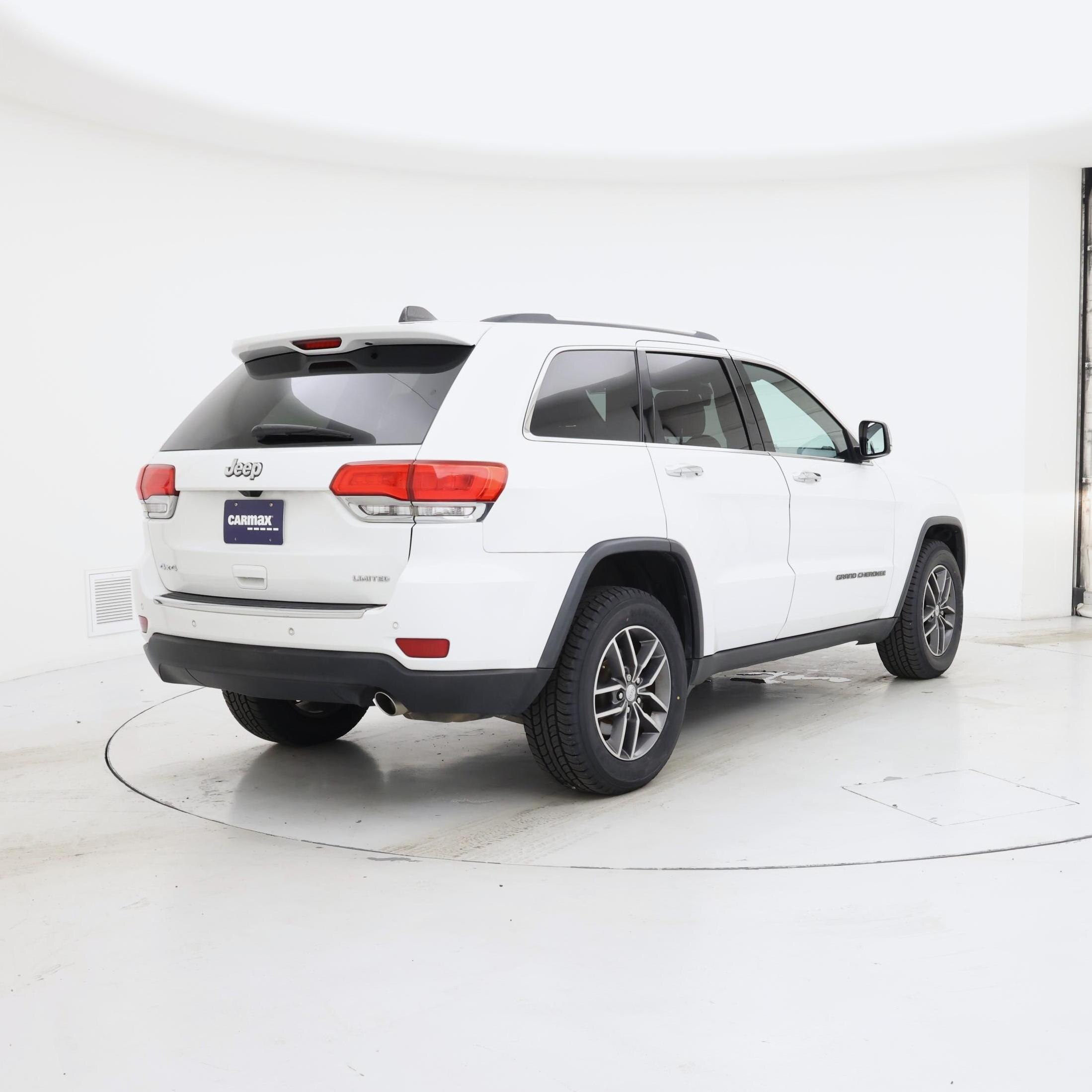 Thumbnail: 2017 Jeep Grand Cherokee - 8