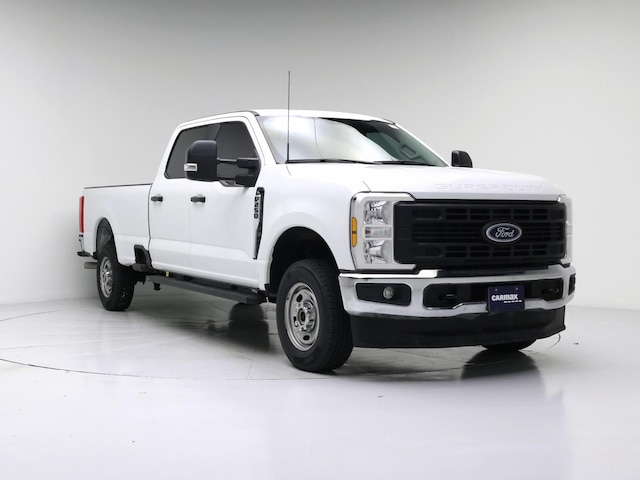 White 2024 Ford F-250 Super Duty XL Crew Cab 4WD Pickup Truck Four-Wheel Drive Automatic