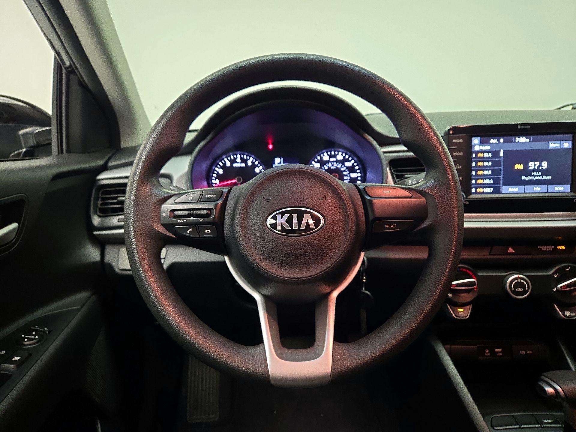 Thumbnail: 2020 Kia Rio - 10