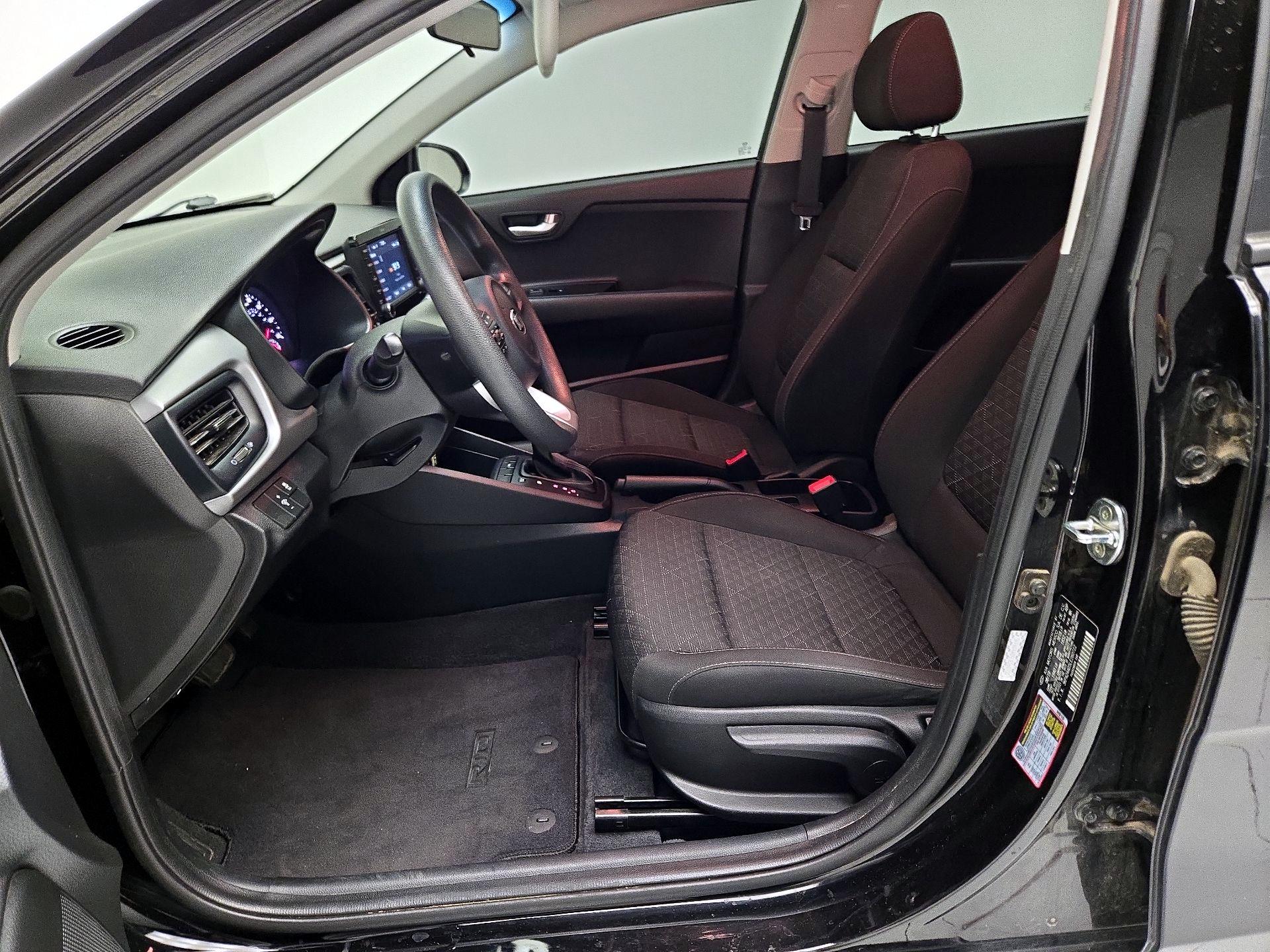 Thumbnail: 2020 Kia Rio - 11