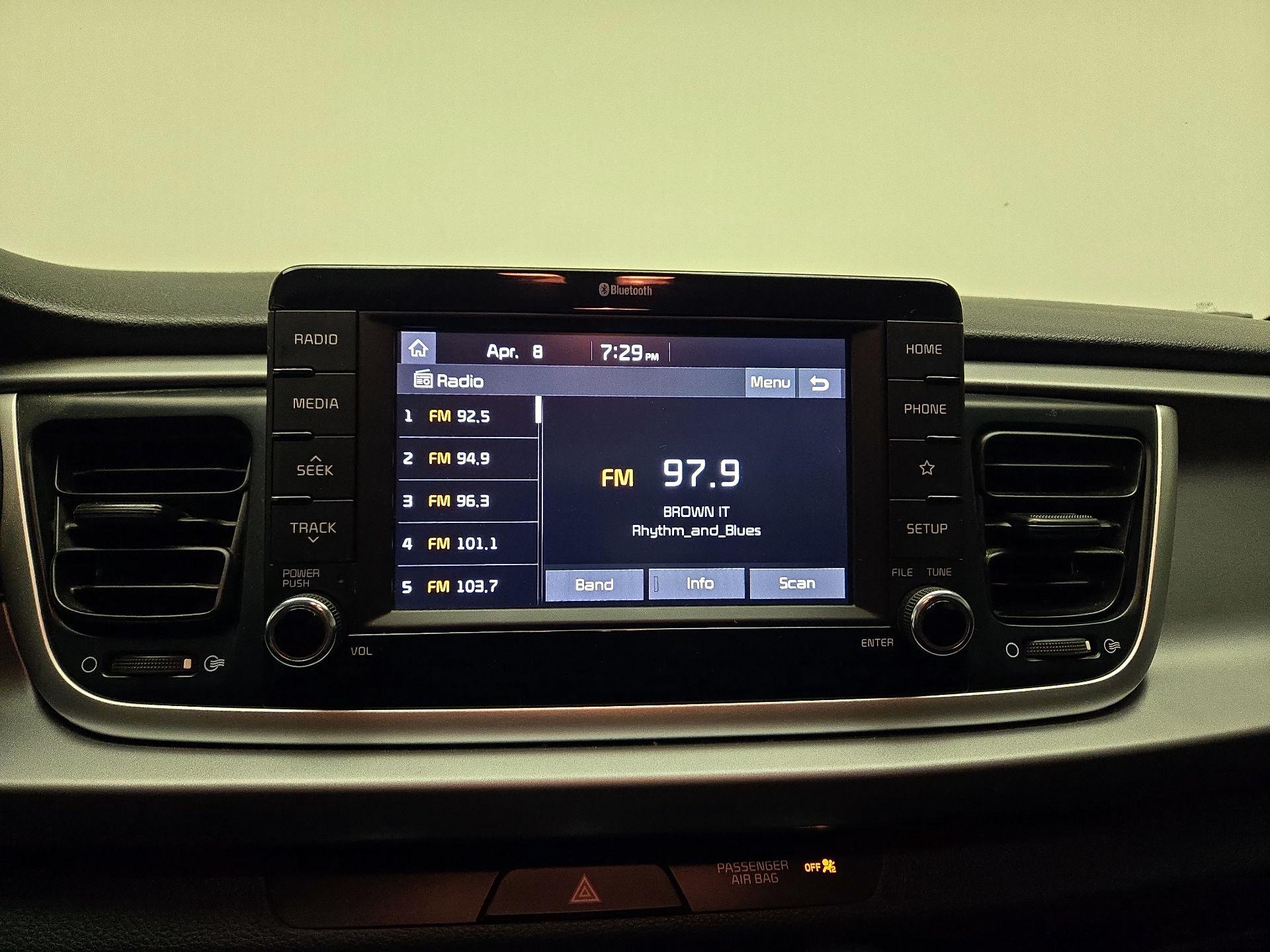 Thumbnail: 2020 Kia Rio - 14