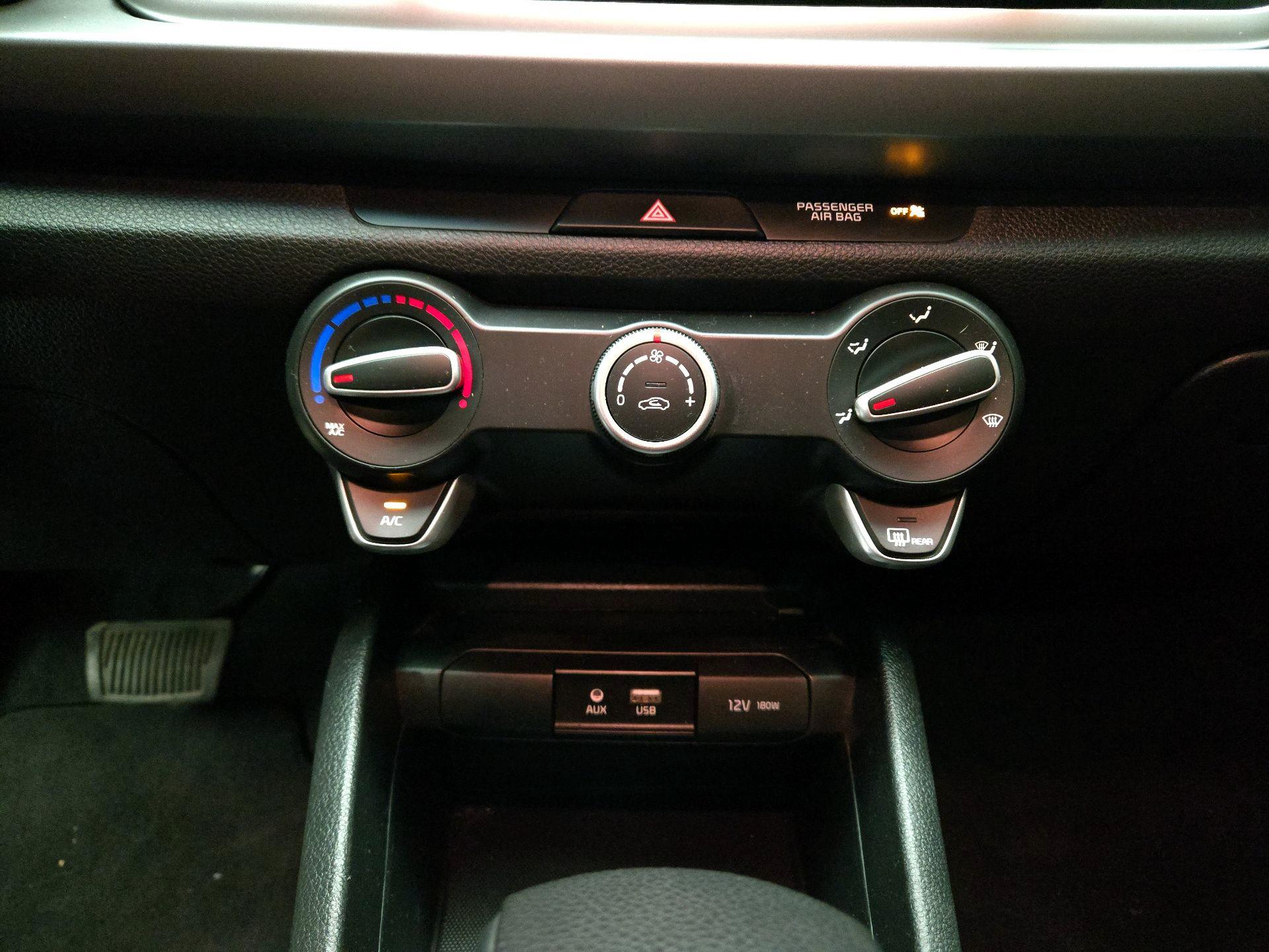 Thumbnail: 2020 Kia Rio - 15