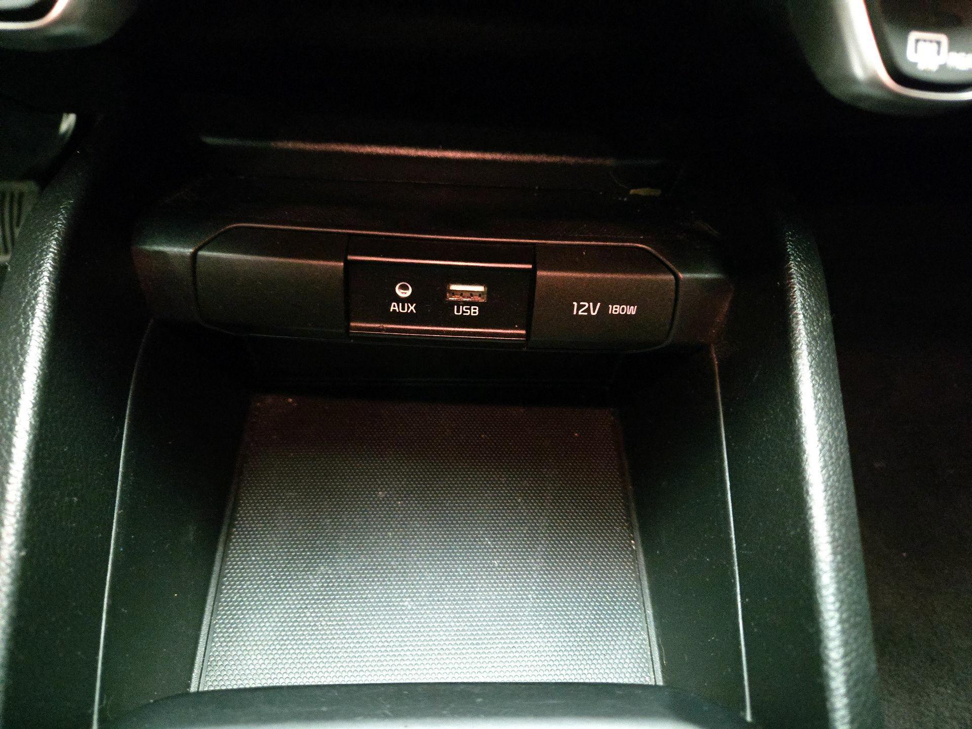 Thumbnail: 2020 Kia Rio - 17