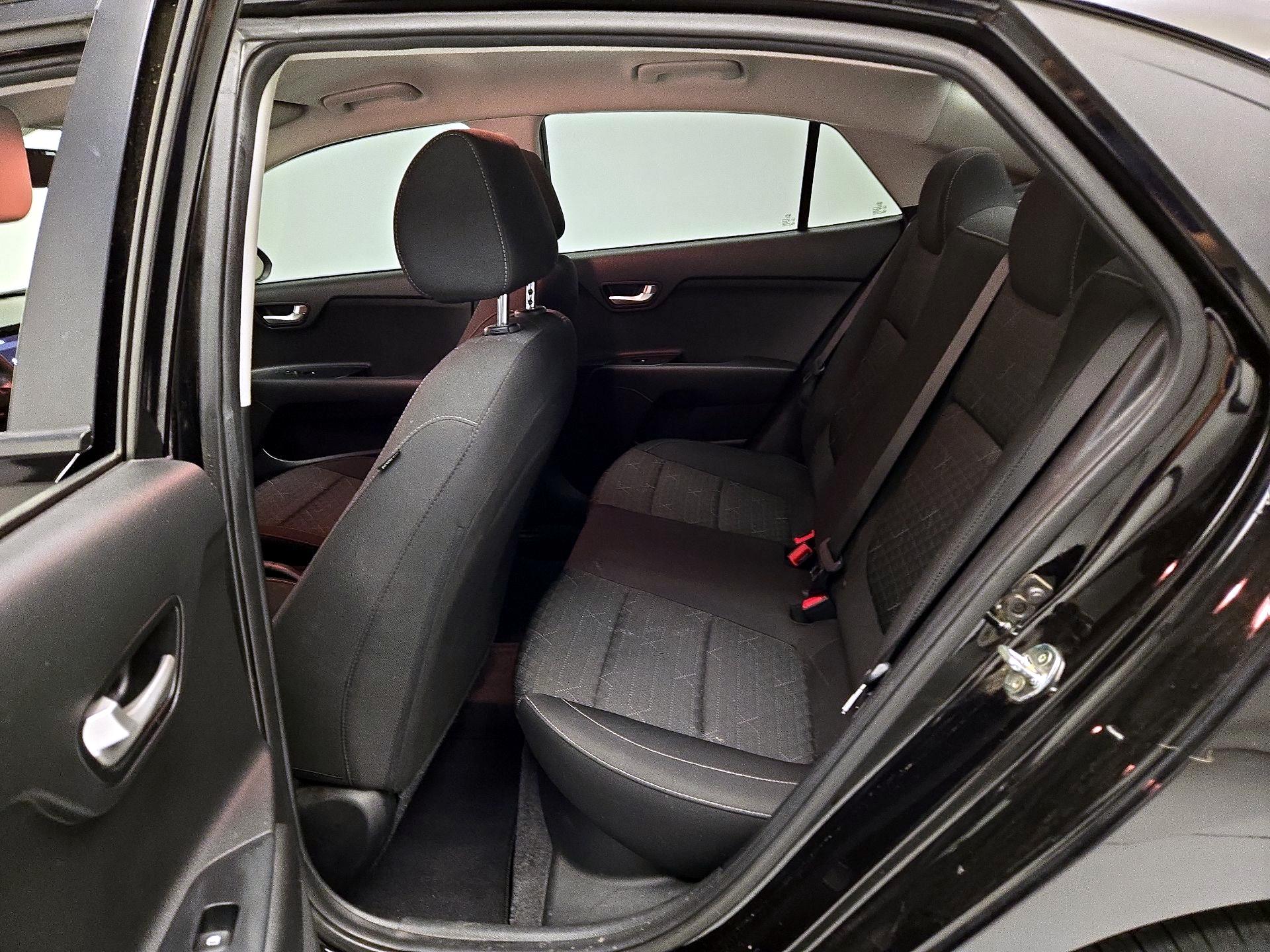 Thumbnail: 2020 Kia Rio - 18