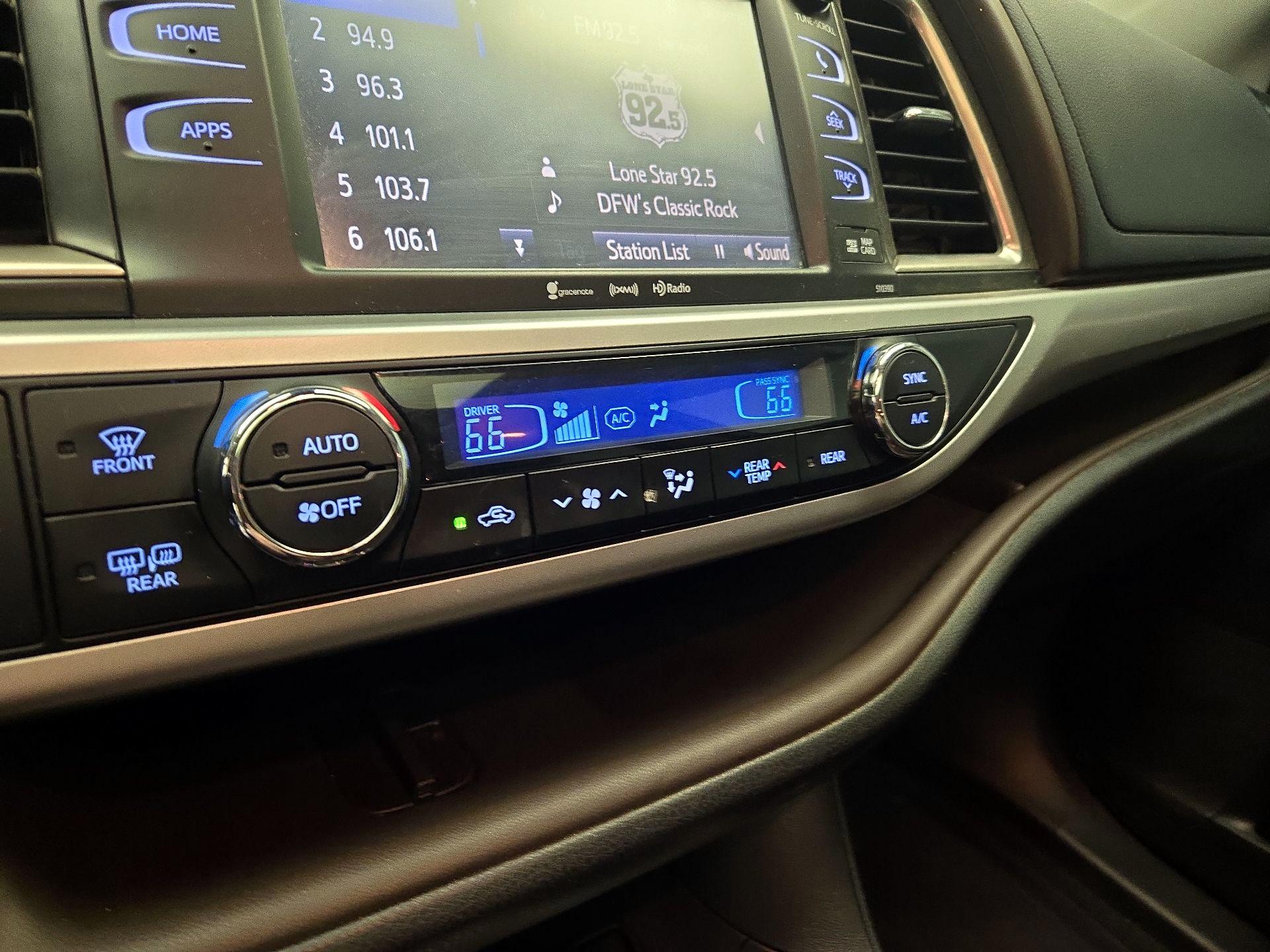 Thumbnail: 2019 Toyota Highlander - 16