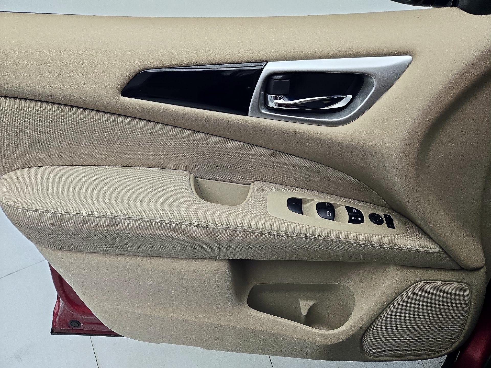 Thumbnail: 2017 Nissan Pathfinder - 12