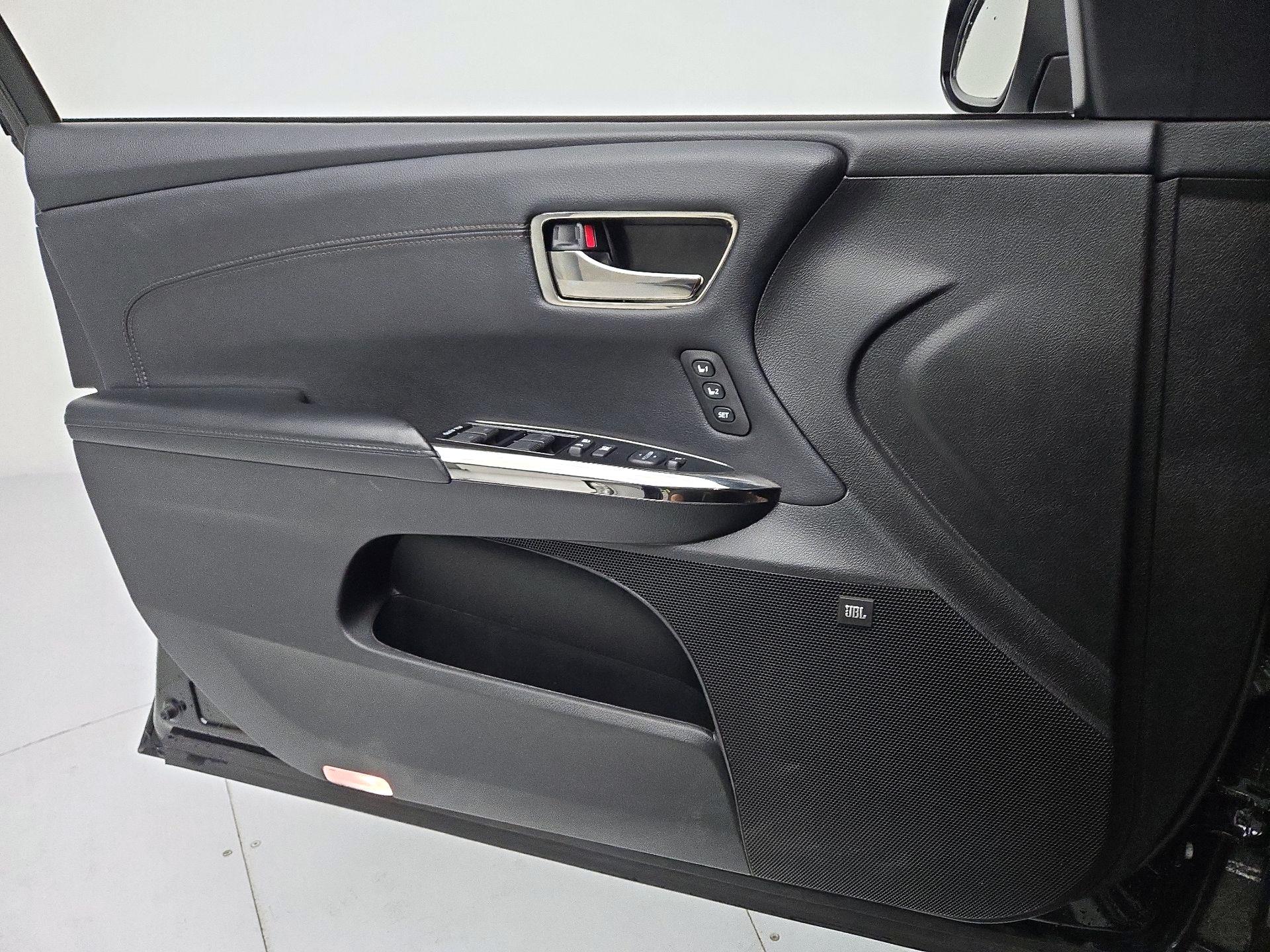 Thumbnail: 2018 Toyota Avalon - 12