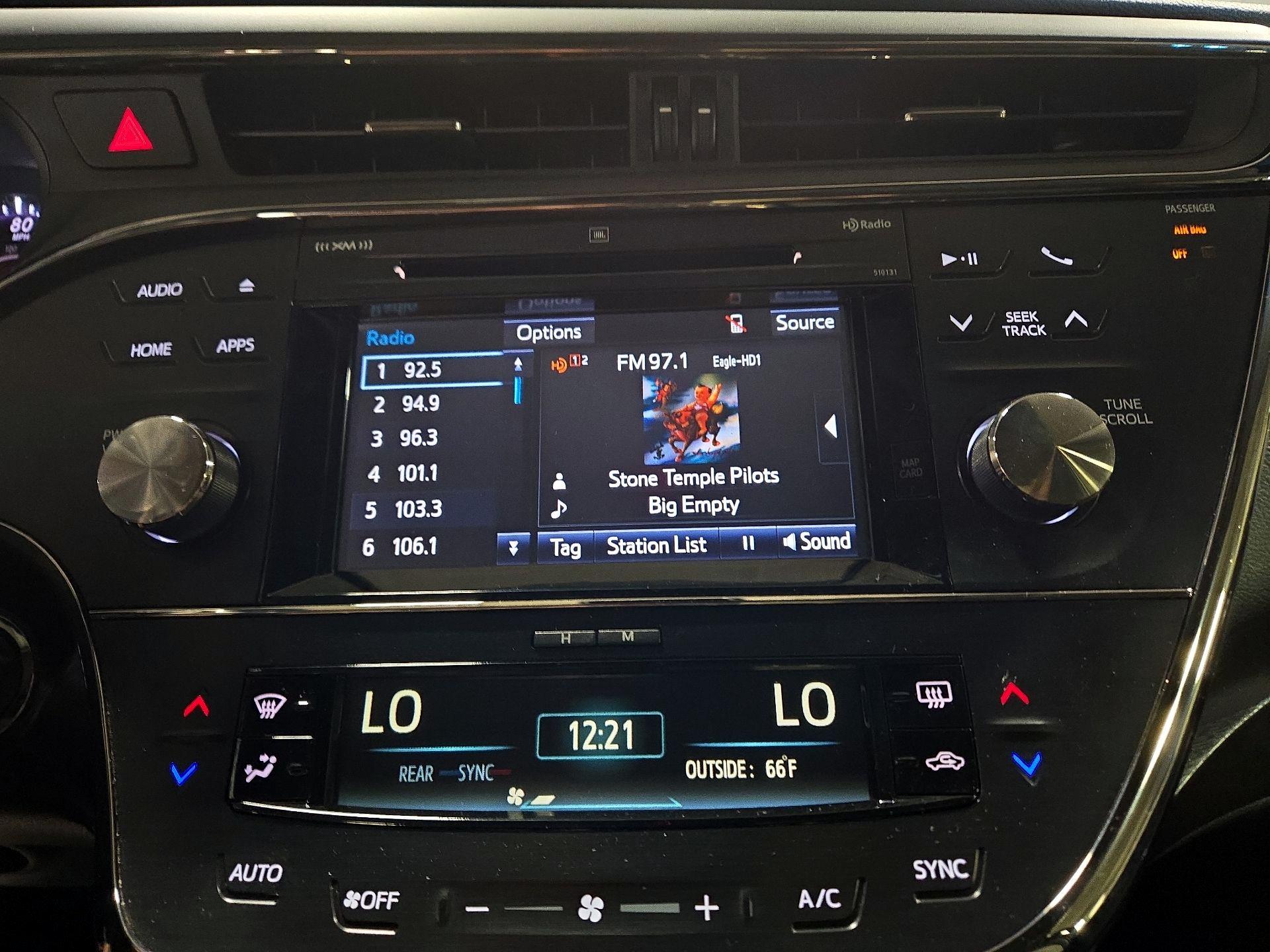 Thumbnail: 2018 Toyota Avalon - 15