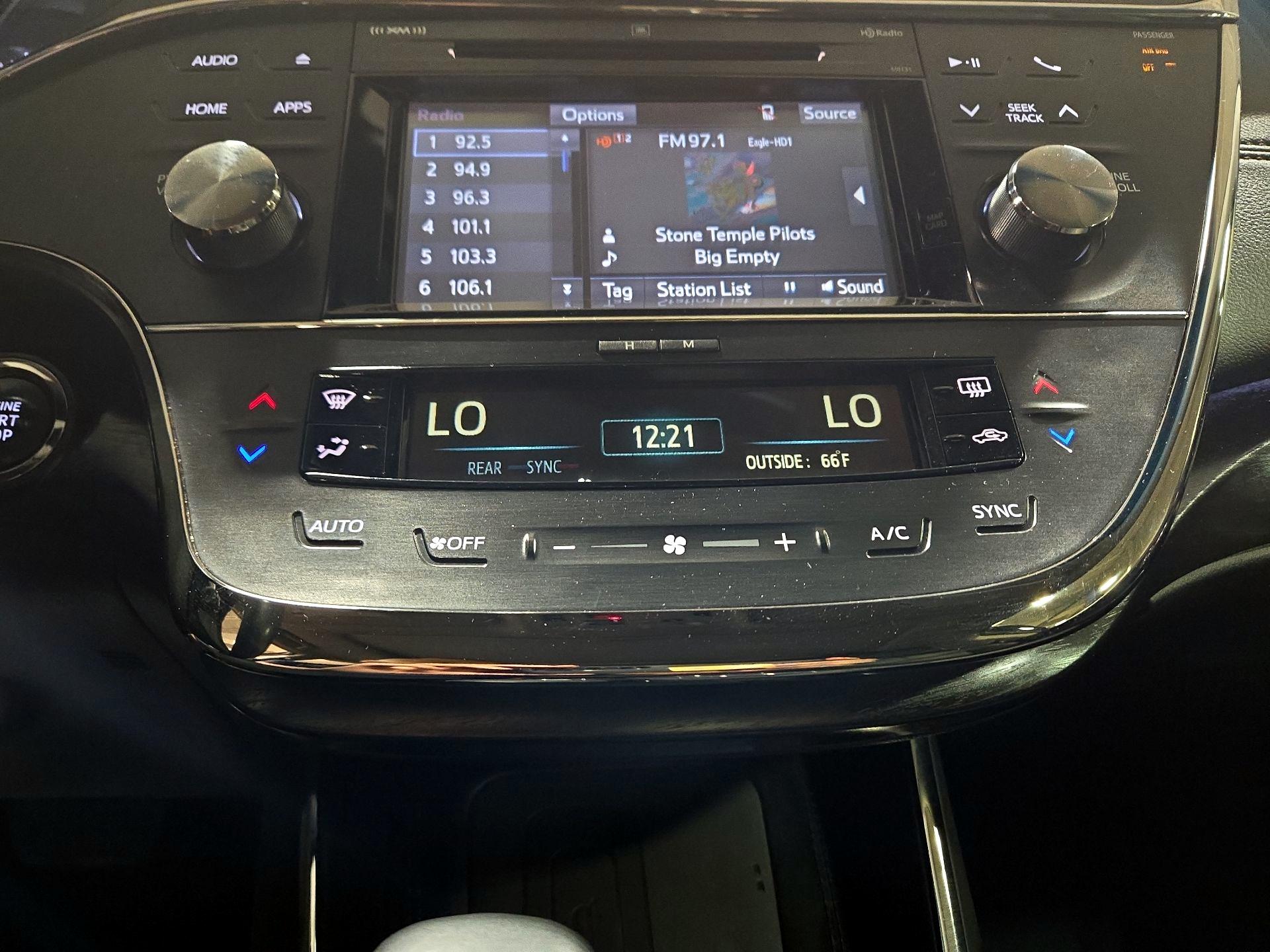 Thumbnail: 2018 Toyota Avalon - 16