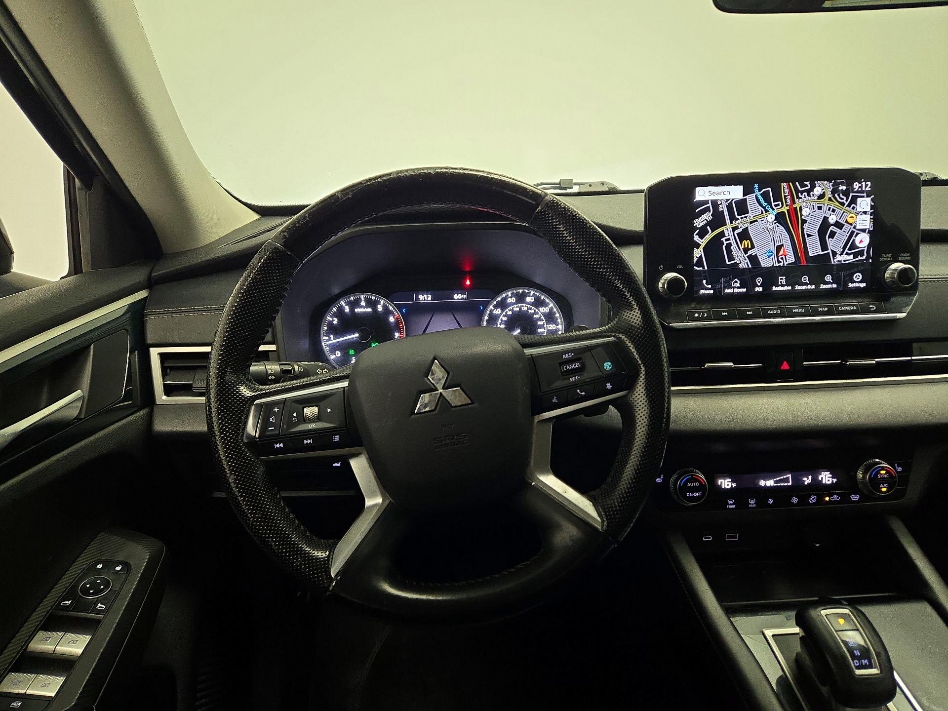 Thumbnail: 2022 Mitsubishi Outlander - 10