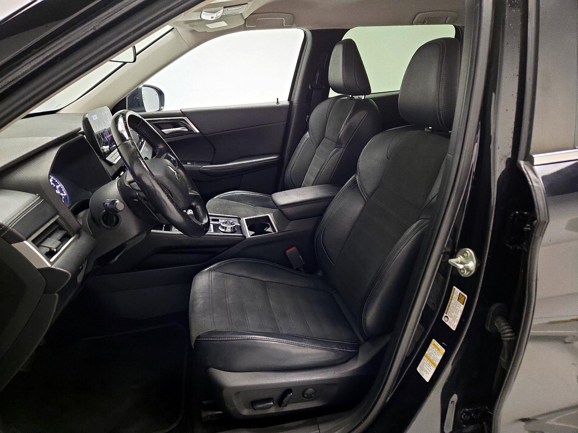 Thumbnail: 2022 Mitsubishi Outlander - 11